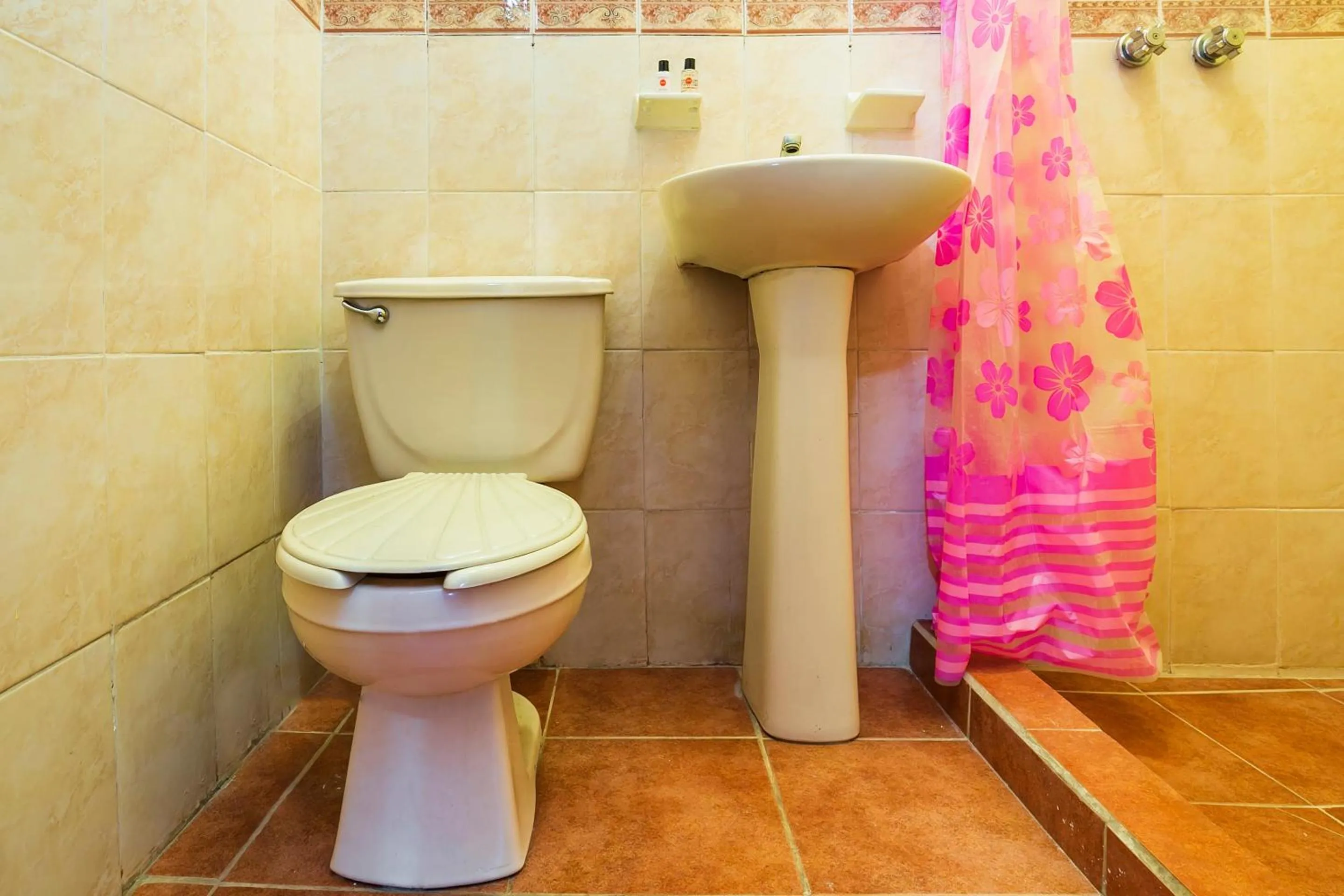 Bathroom in OYO Posada De Los Angeles, Pátzcuaro