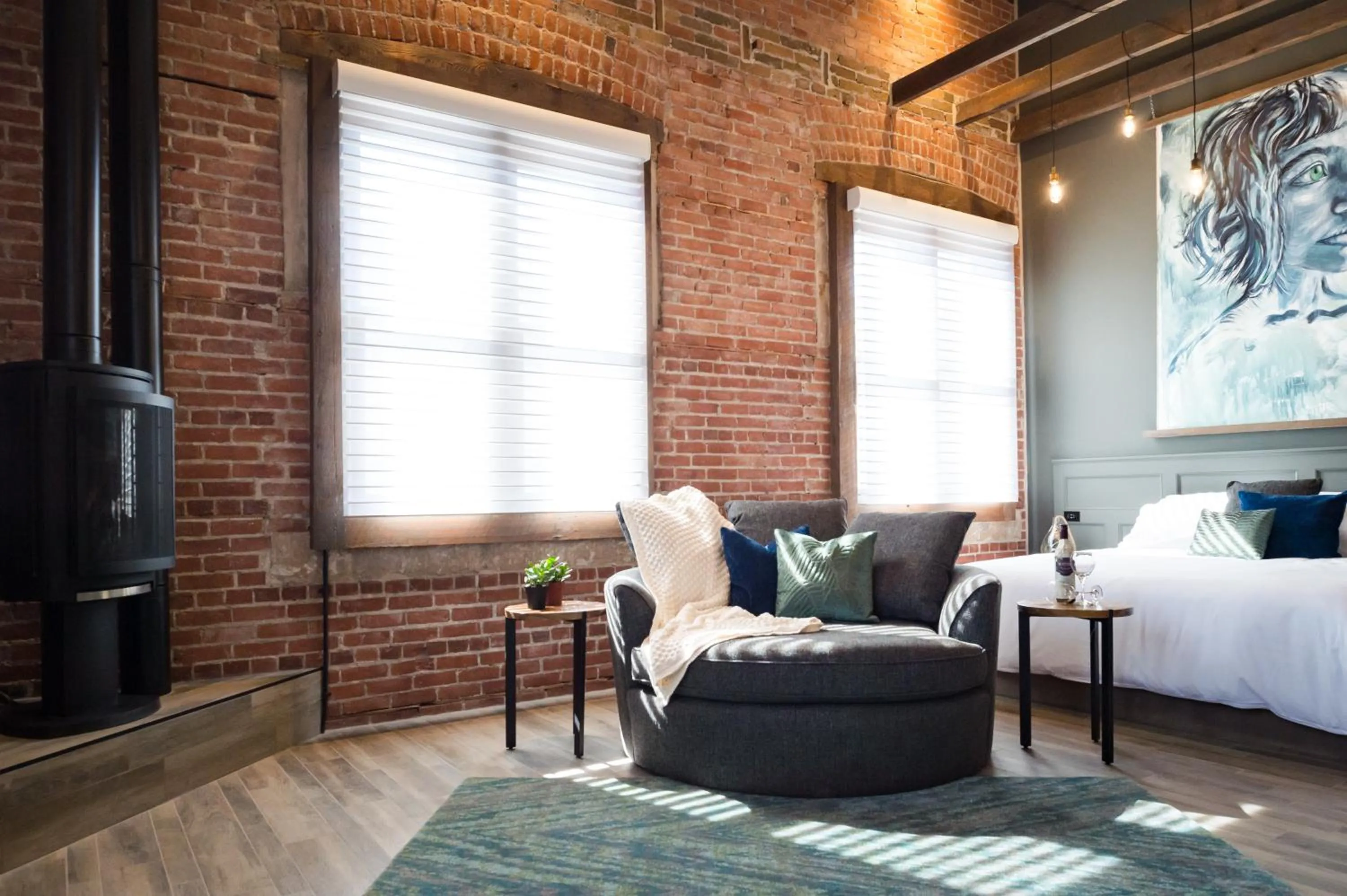 Seating area, Bed in 48 King West Boutique Hotel