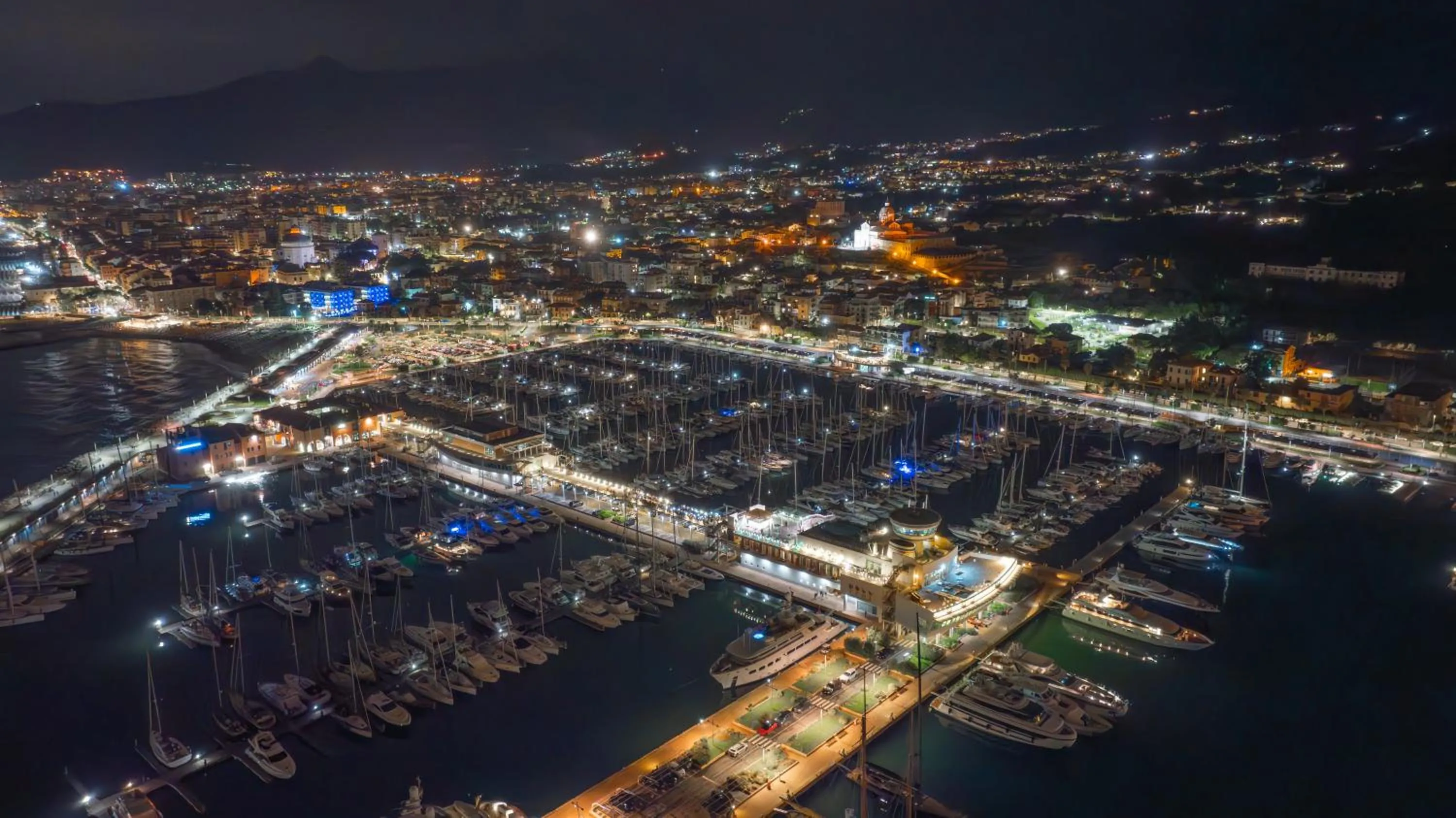 Bird's eye view in Albergo Yacht Club Marina Di Loano