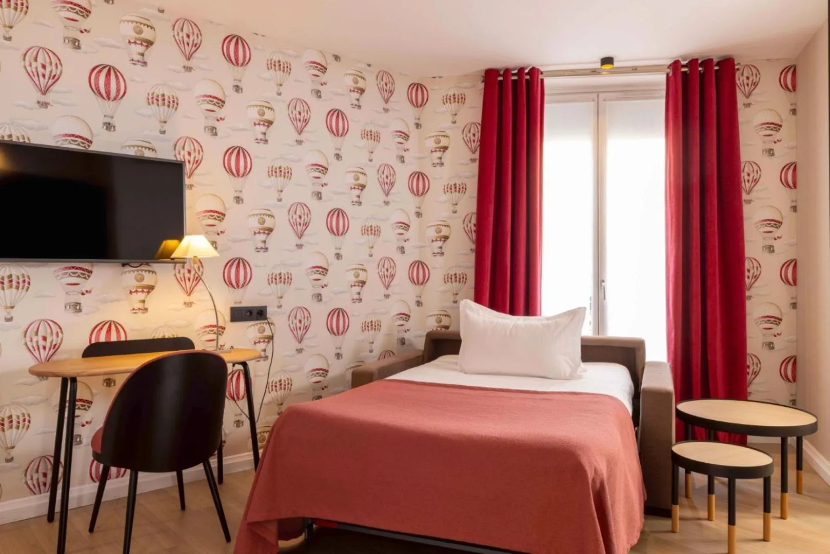 Seating area, Bed in Hotel le 46