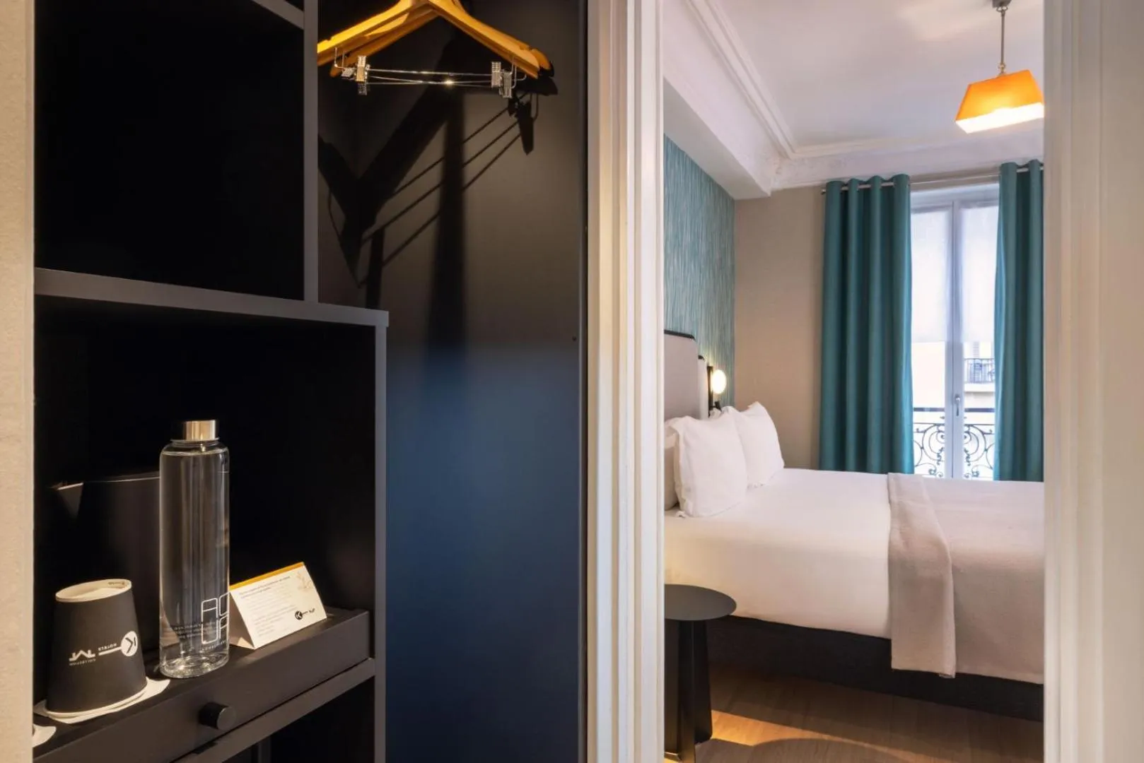 Coffee/tea facilities, Bed in Hotel le 46