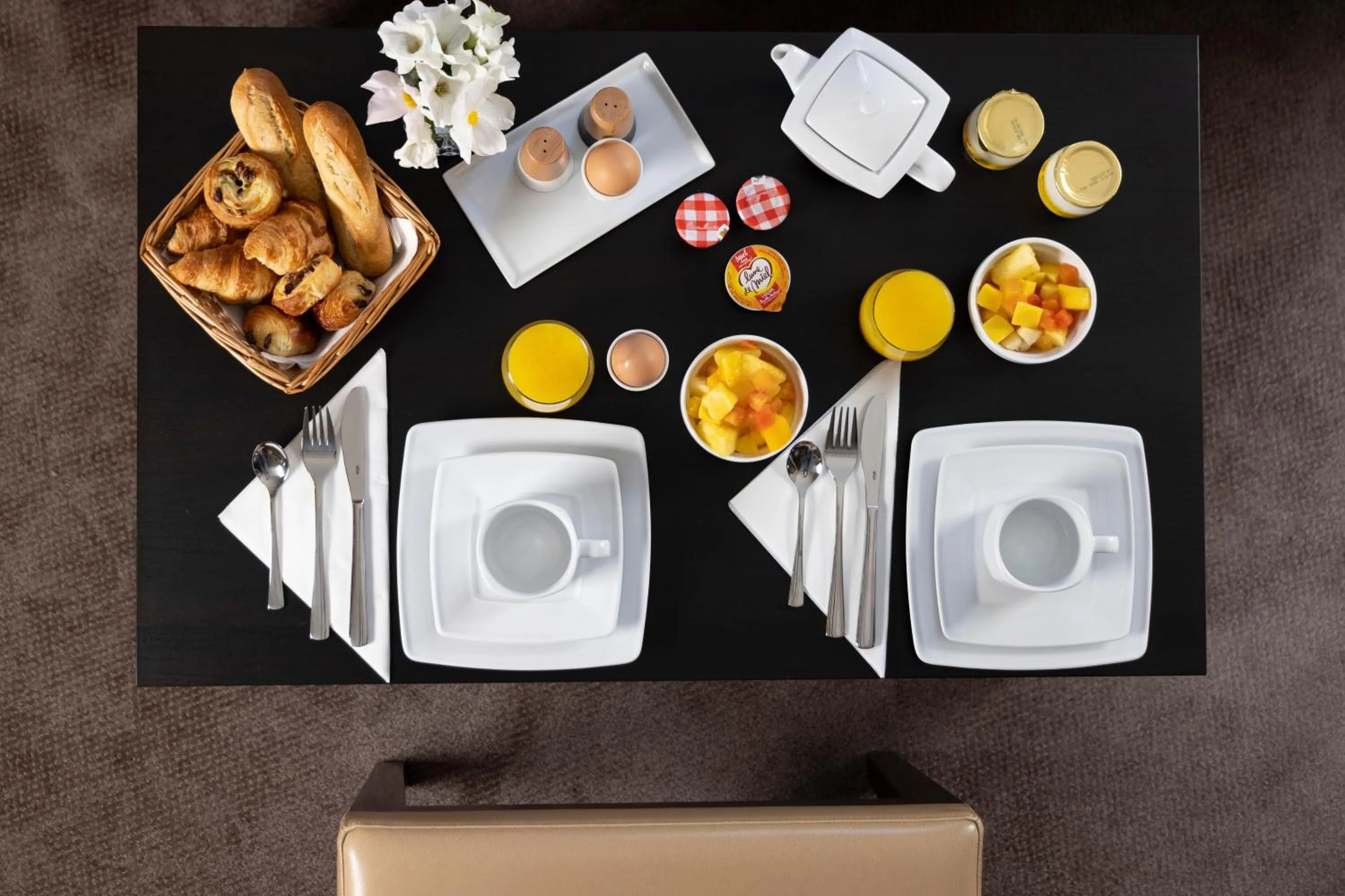 Continental breakfast in Hotel le 46