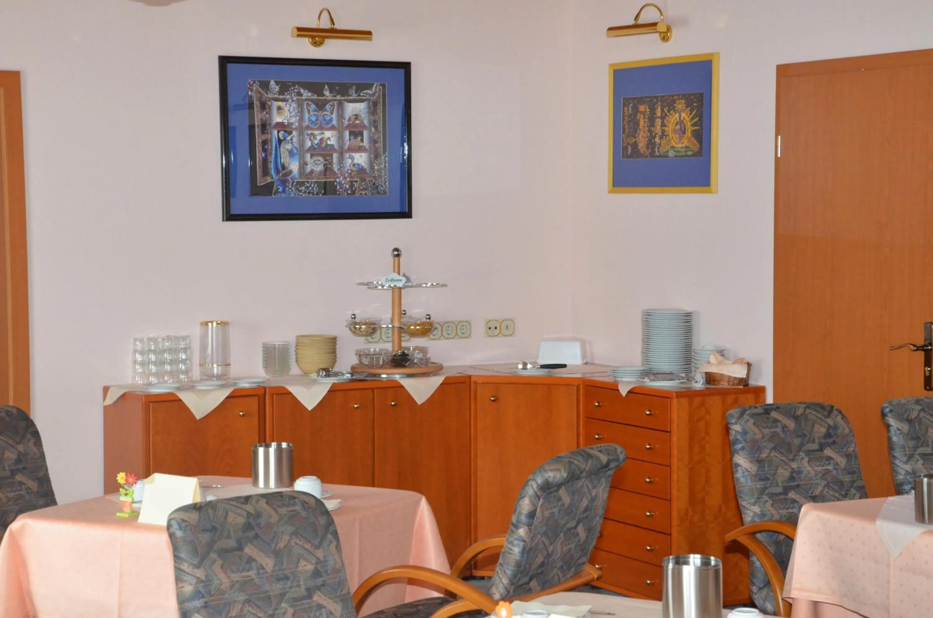 Restaurant/places to eat in Central Inn Hotel garni