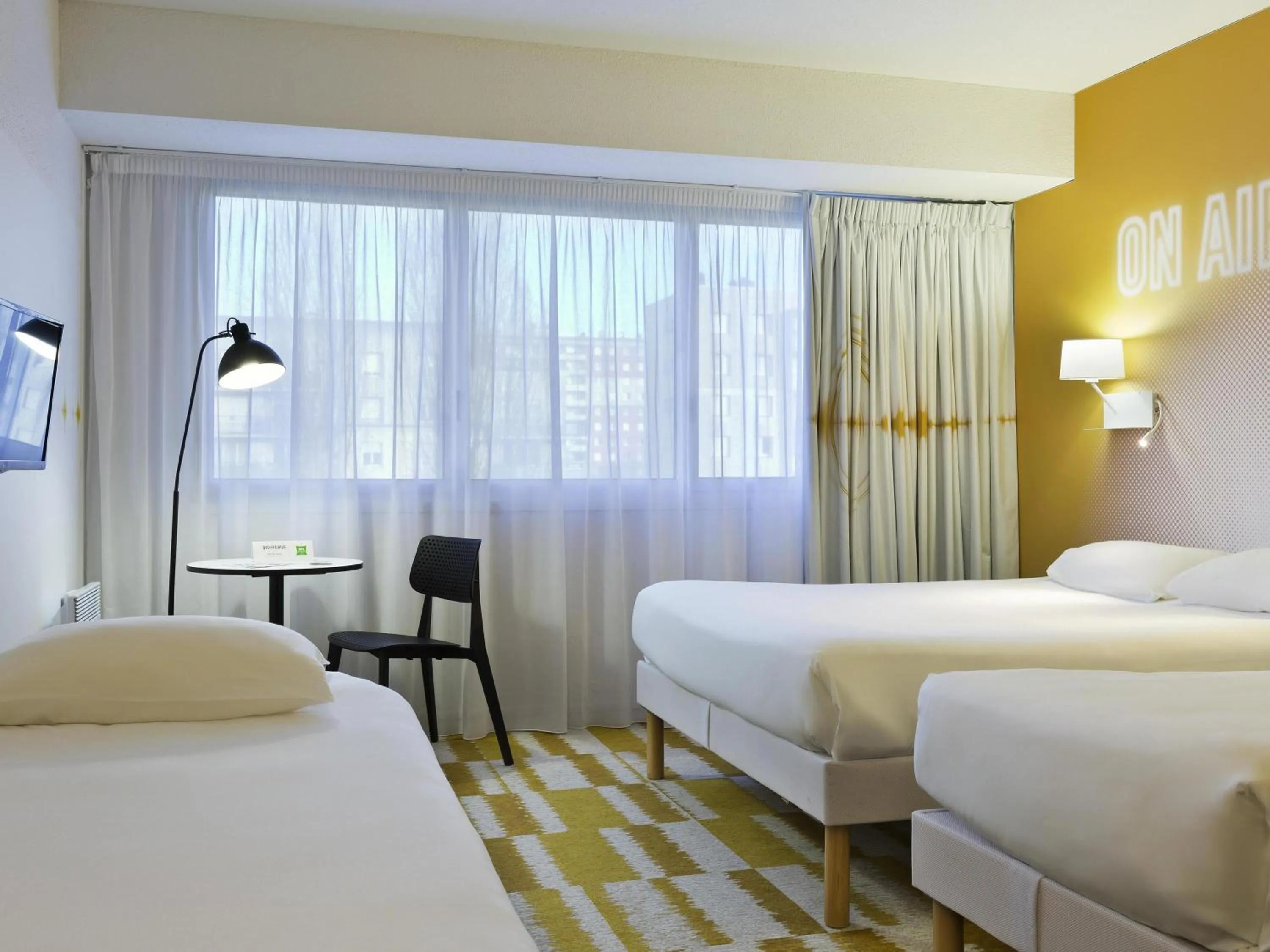 Bedroom, Bed in ibis Styles Massy Opéra