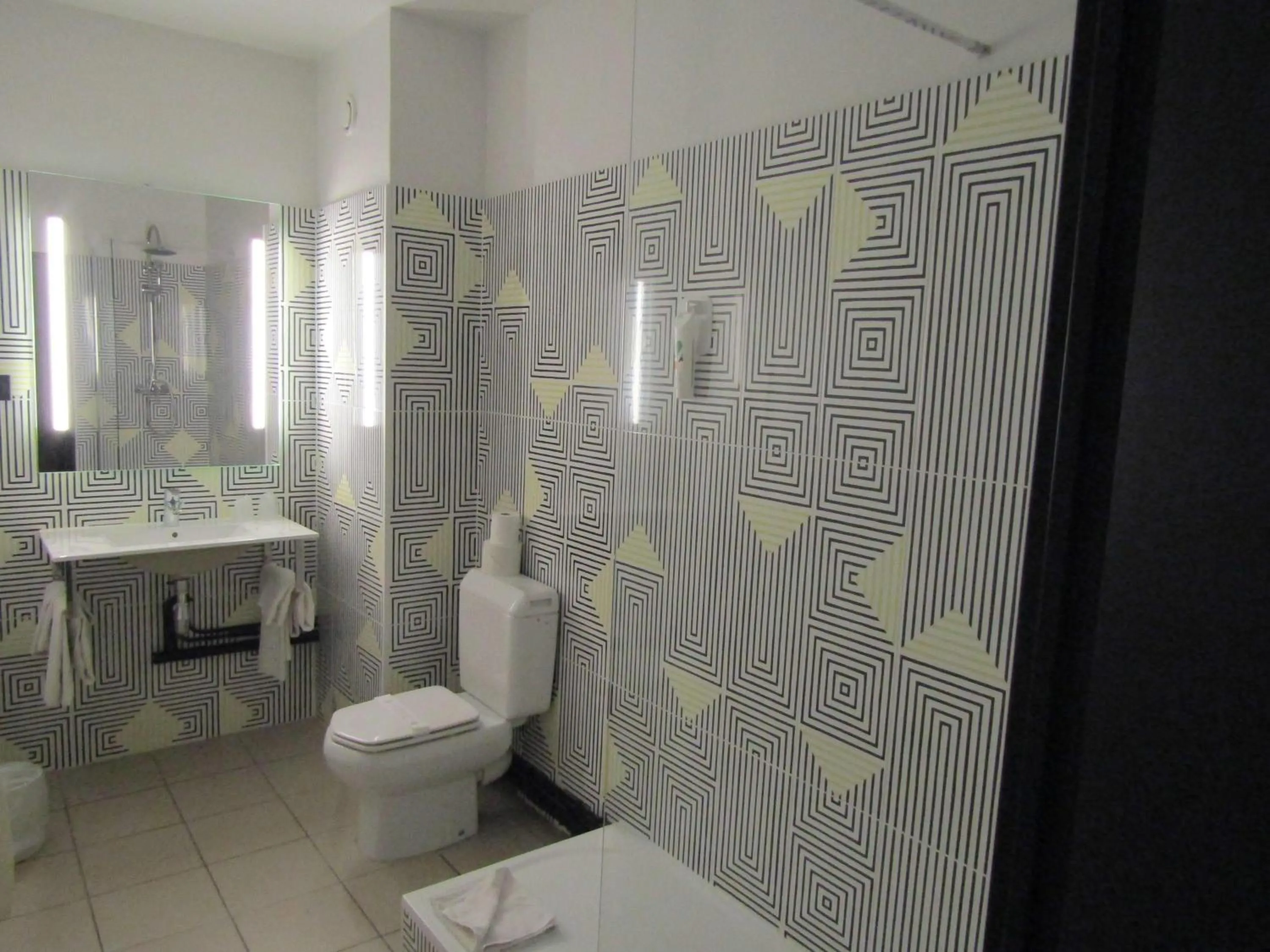 Bedroom in ibis Styles Massy Opéra