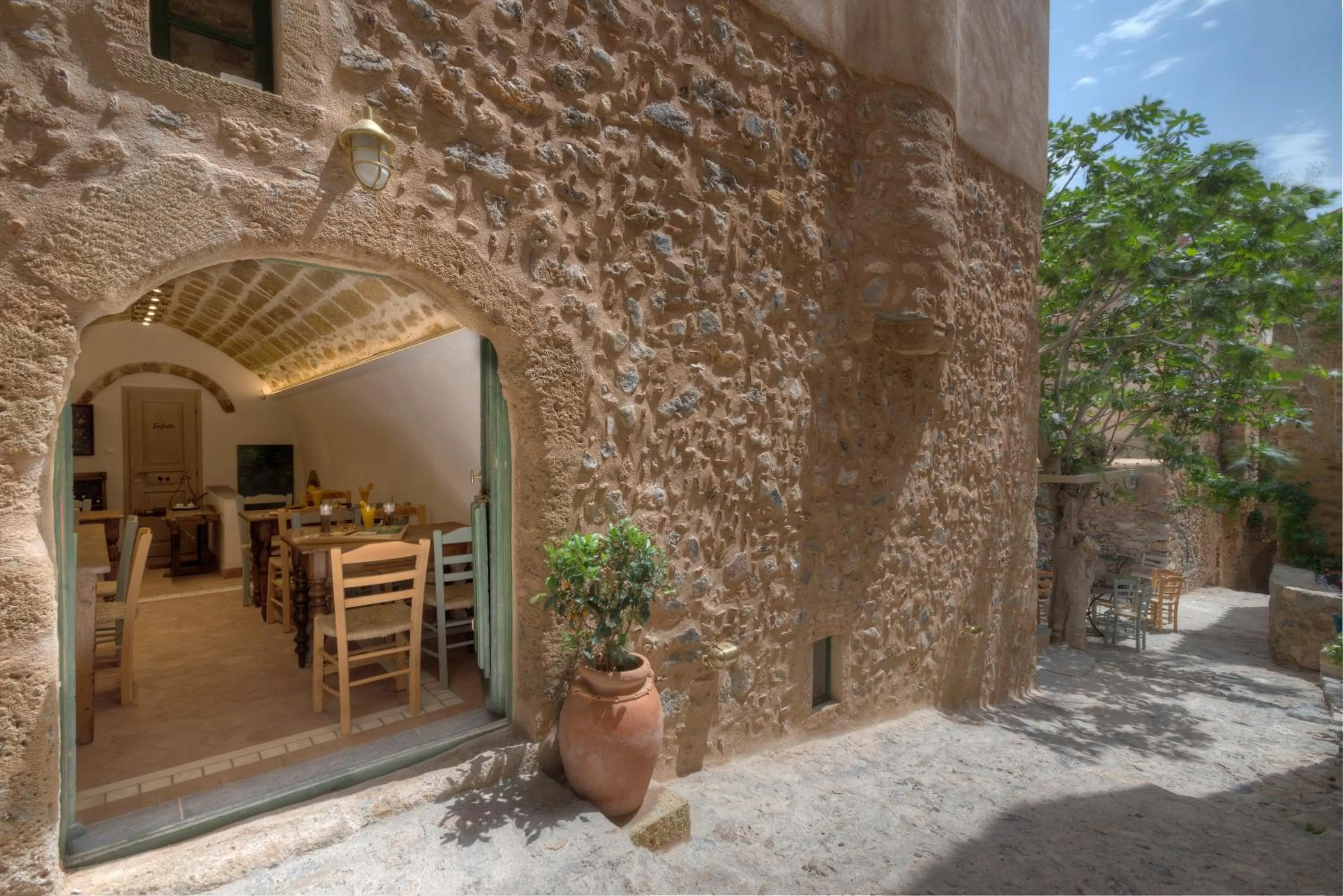 Facade/entrance in Ritsos Guesthouse