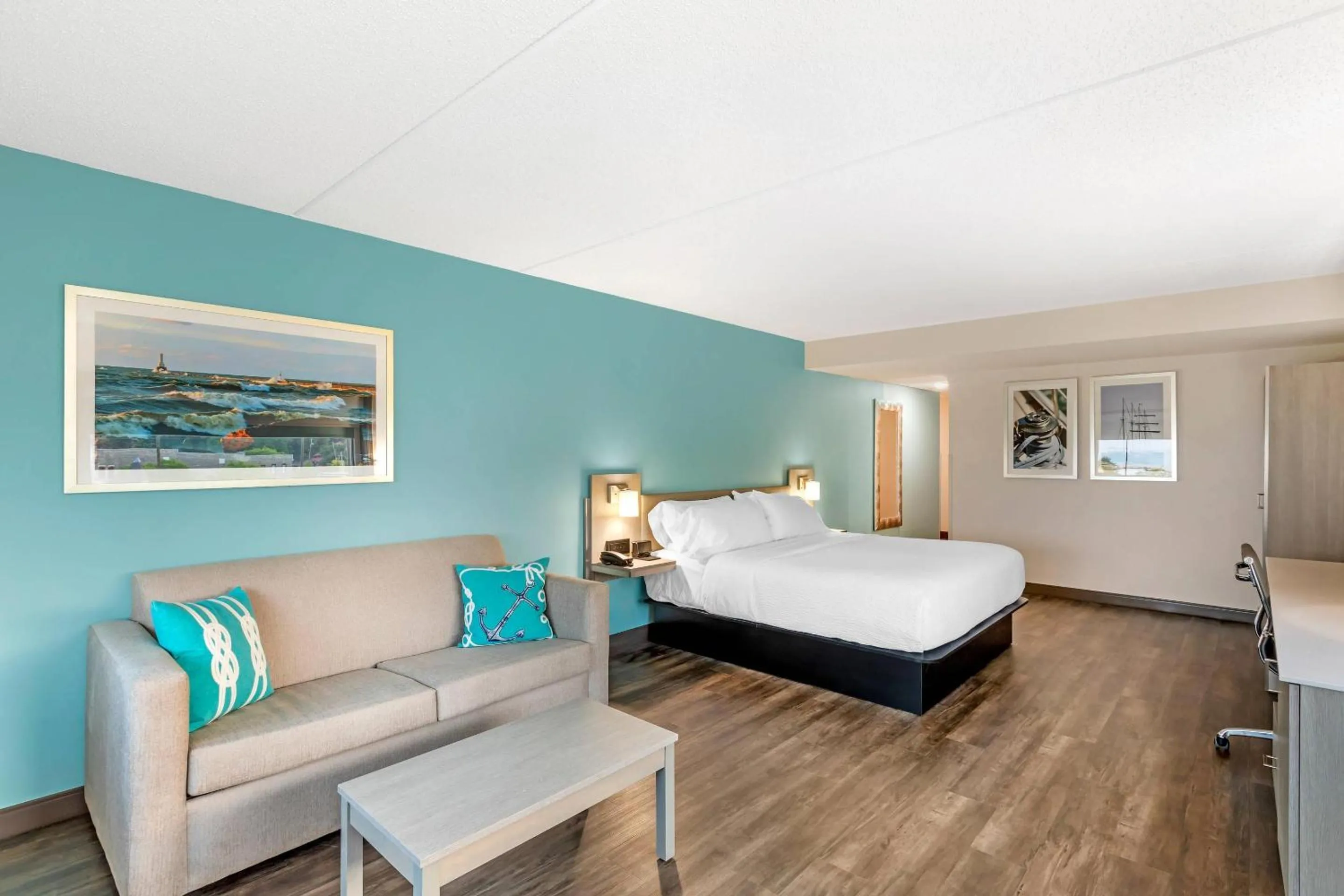 Bedroom, Bed in The Harborview on Lake Michigan, Ascend Hotel Collection