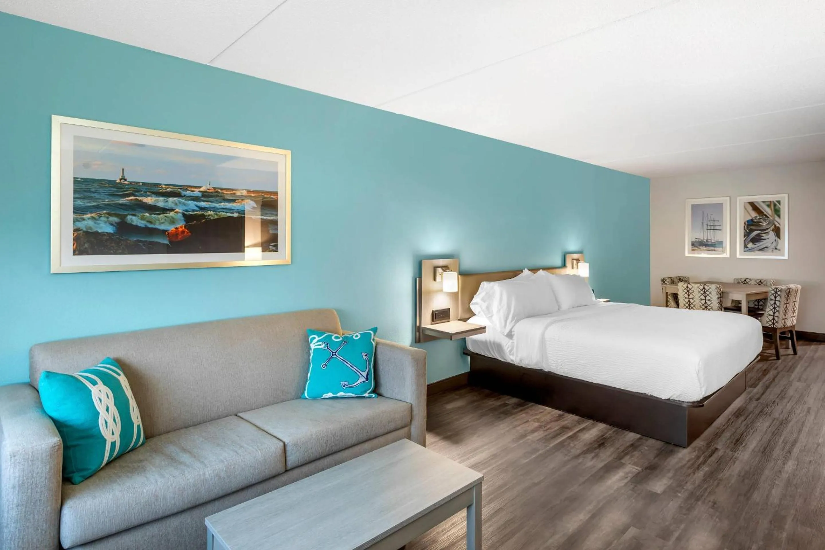 Bedroom, Bed in The Harborview on Lake Michigan, Ascend Hotel Collection
