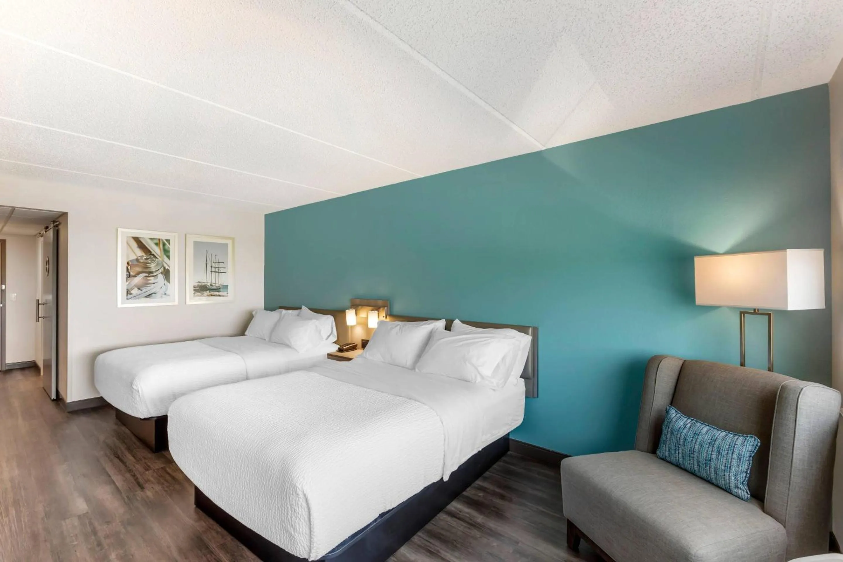 Bedroom, Bed in The Harborview on Lake Michigan, Ascend Hotel Collection