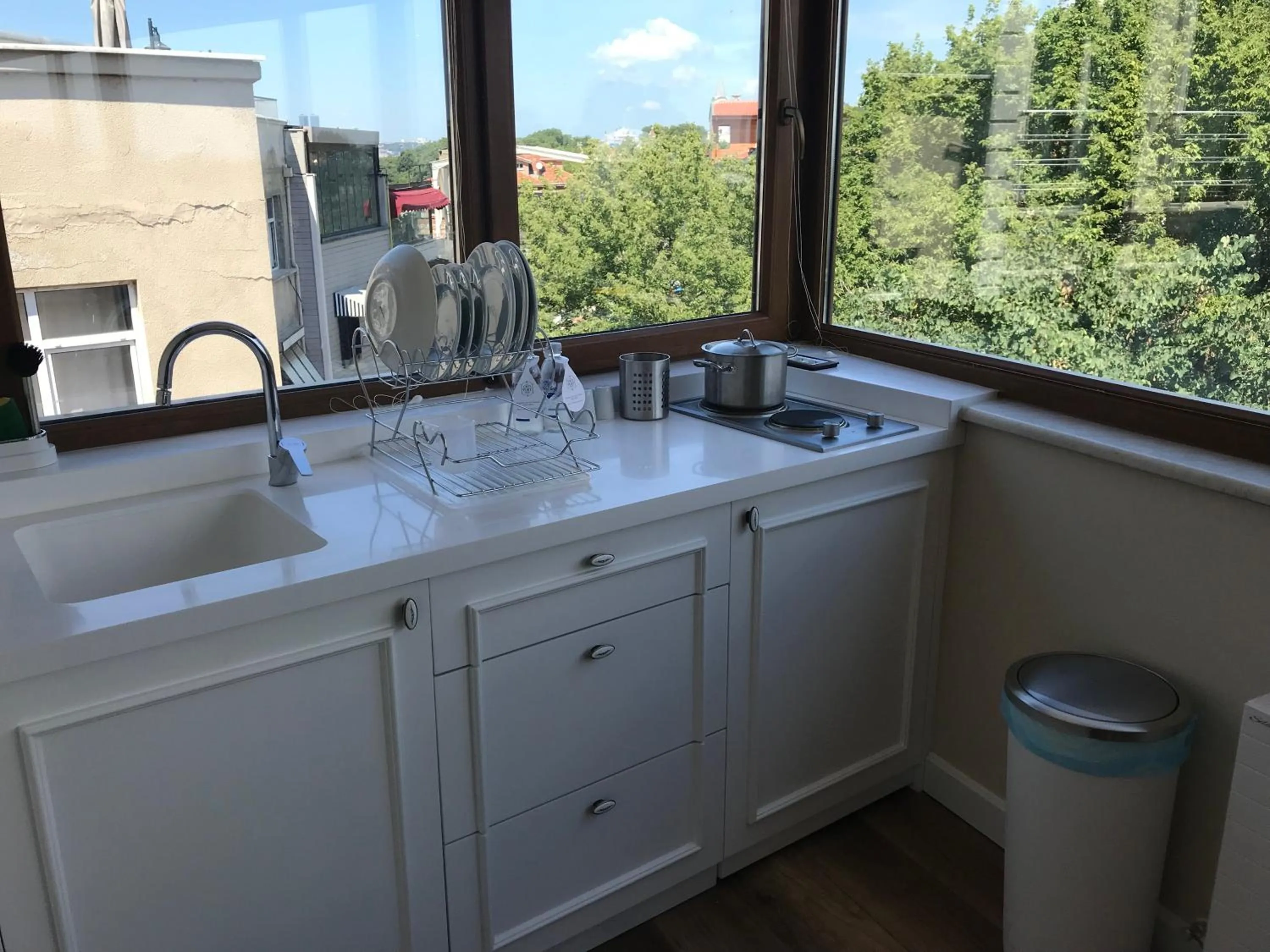 Kitchen or kitchenette in Old Port Hotel Suit