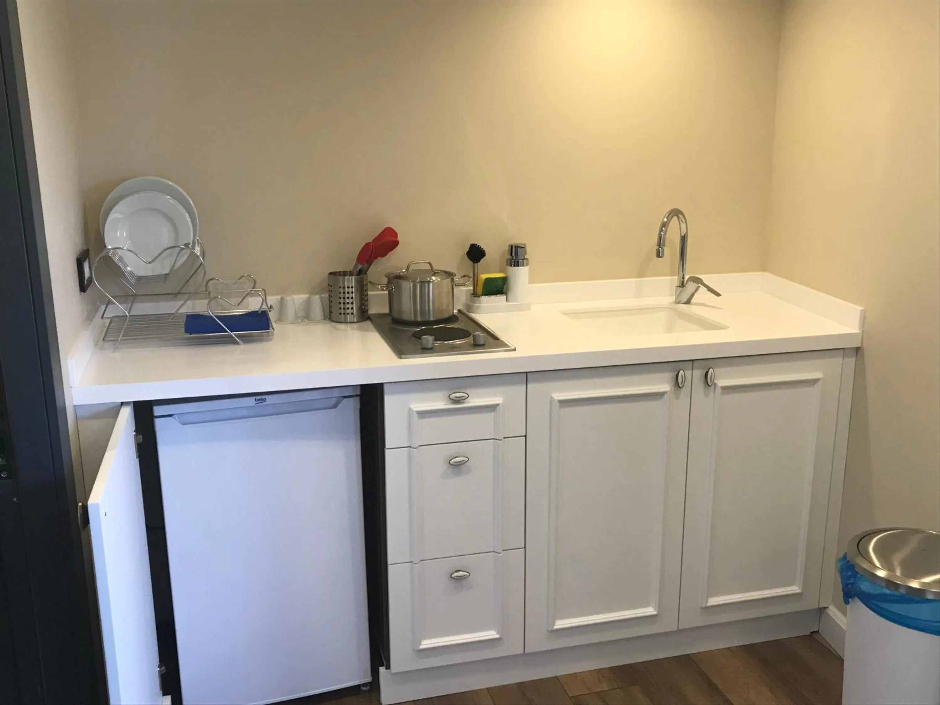 Kitchen or kitchenette in Old Port Hotel Suit