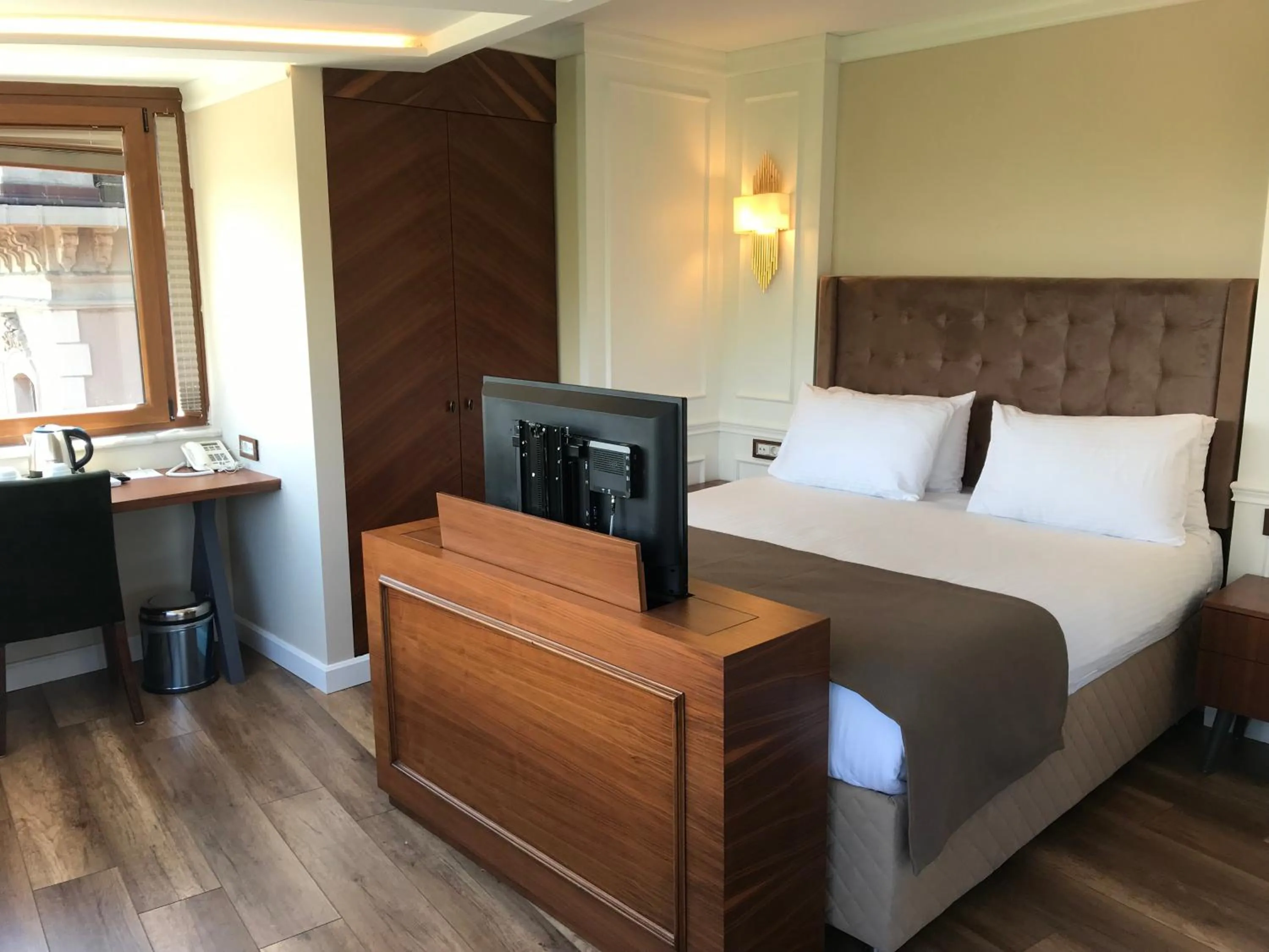 Bed in Old Port Hotel Suit