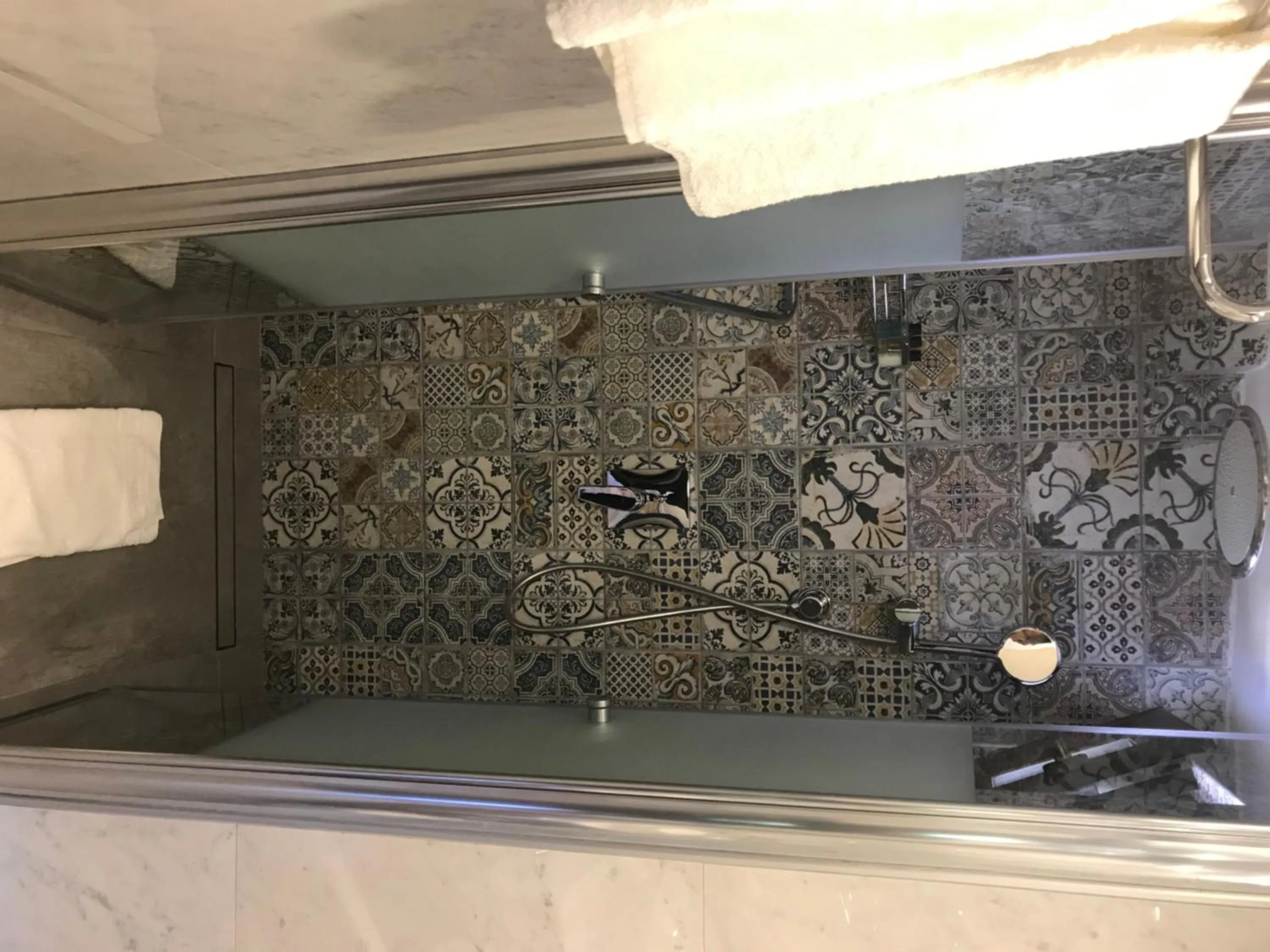 Shower in Old Port Hotel Suit