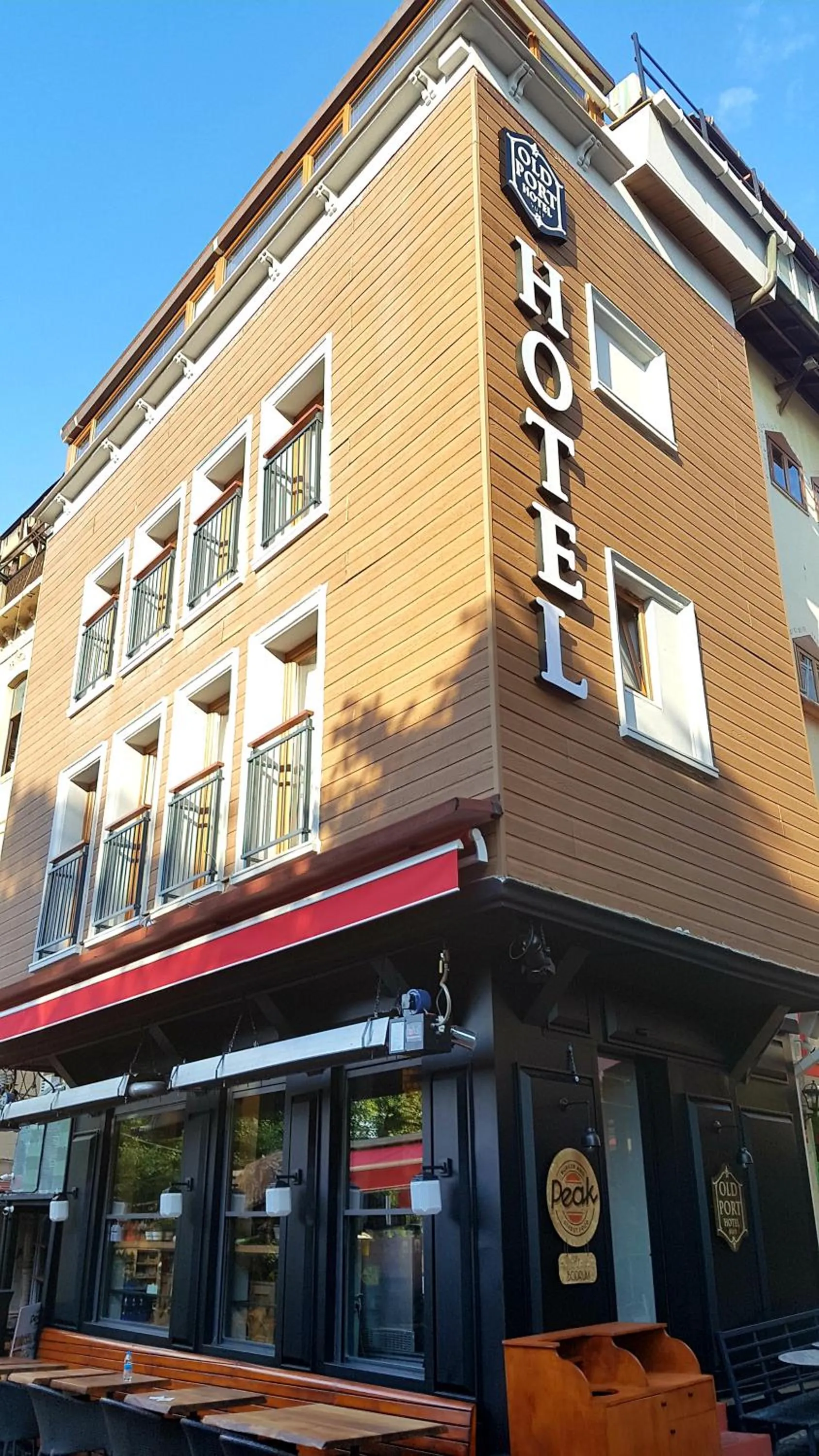 Facade/entrance in Old Port Hotel Suit