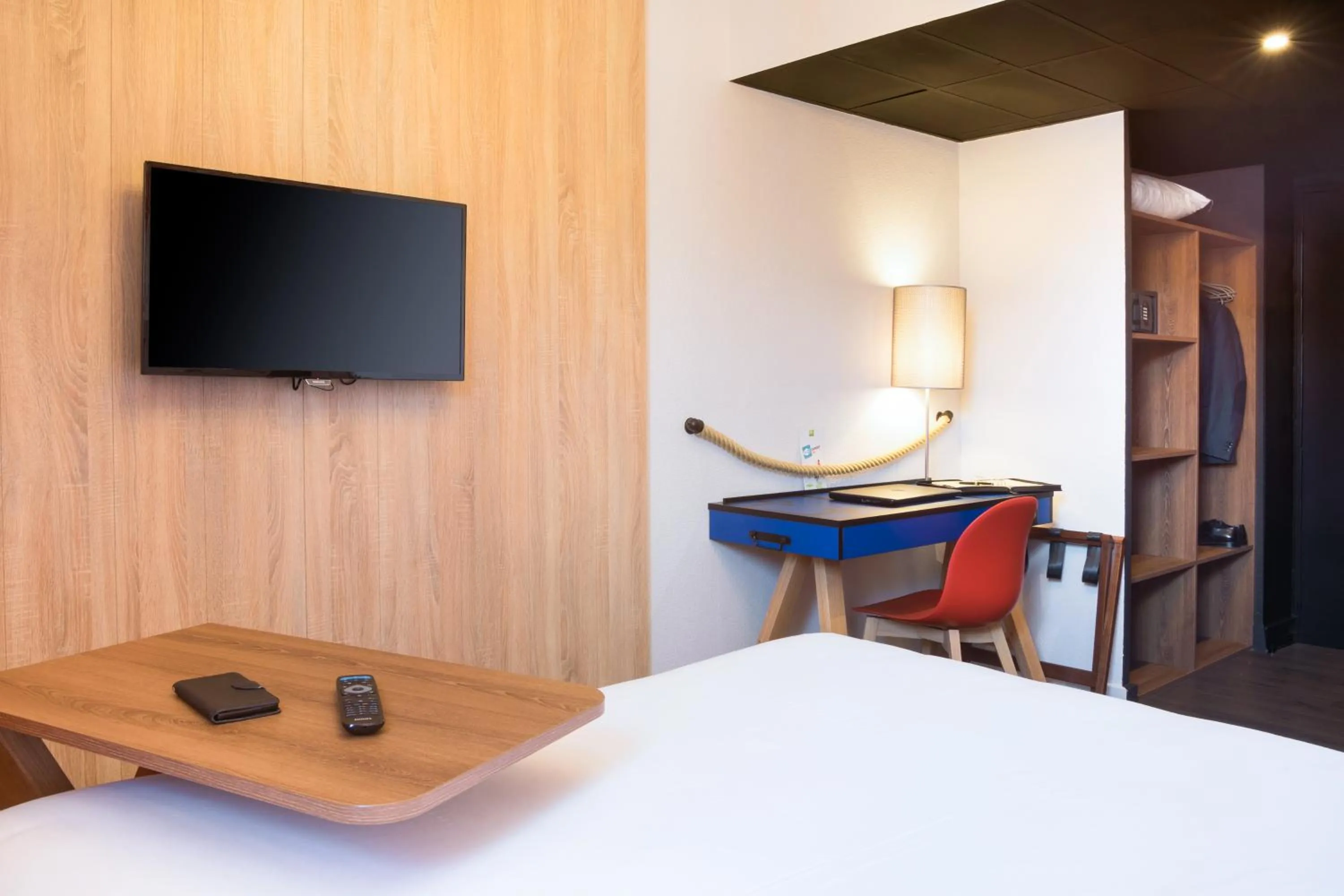 TV and multimedia, Bed in ibis Styles Carcassonne La Cité