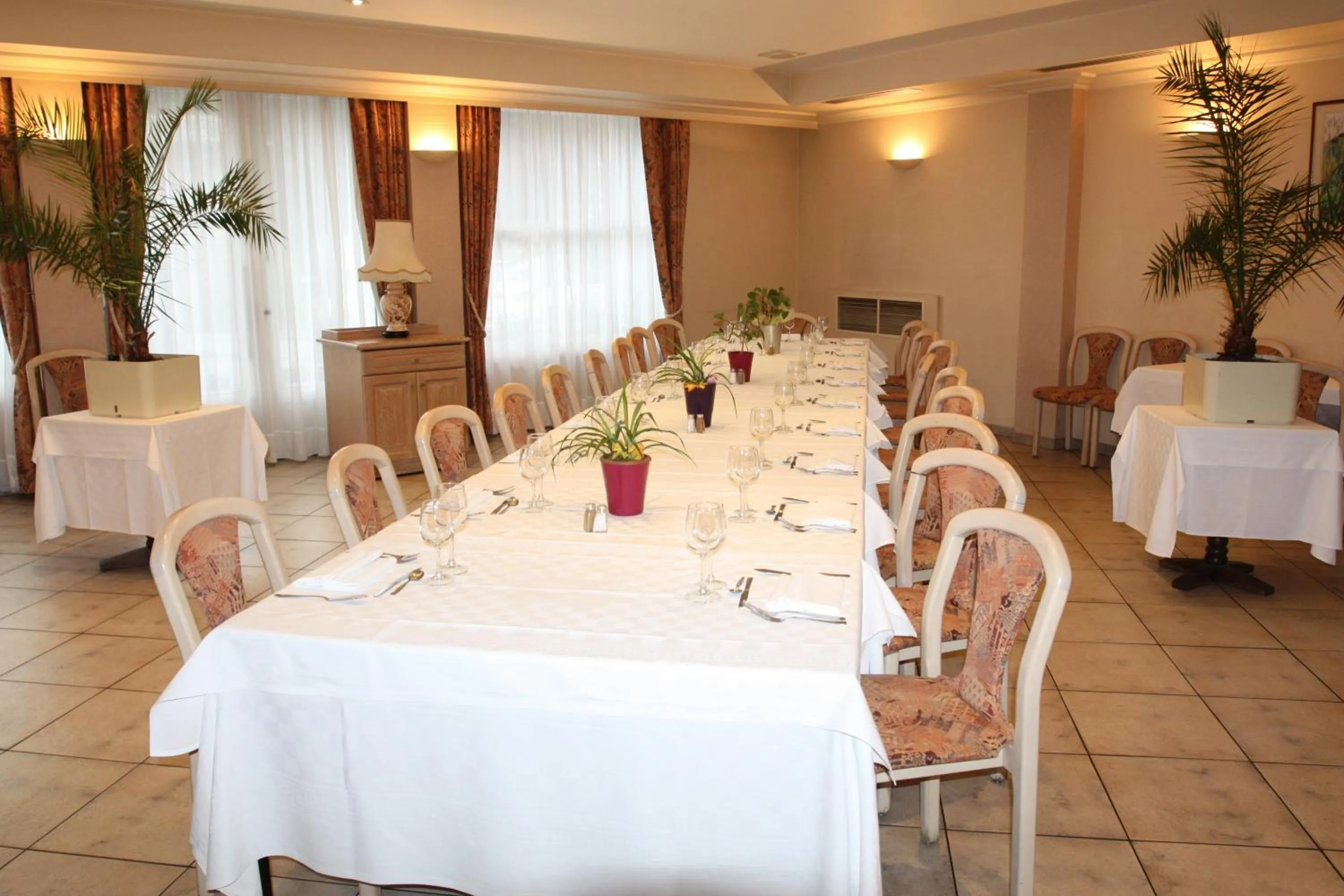 Banquet/Function facilities in Logis Hotel Restaurant des Voyageurs