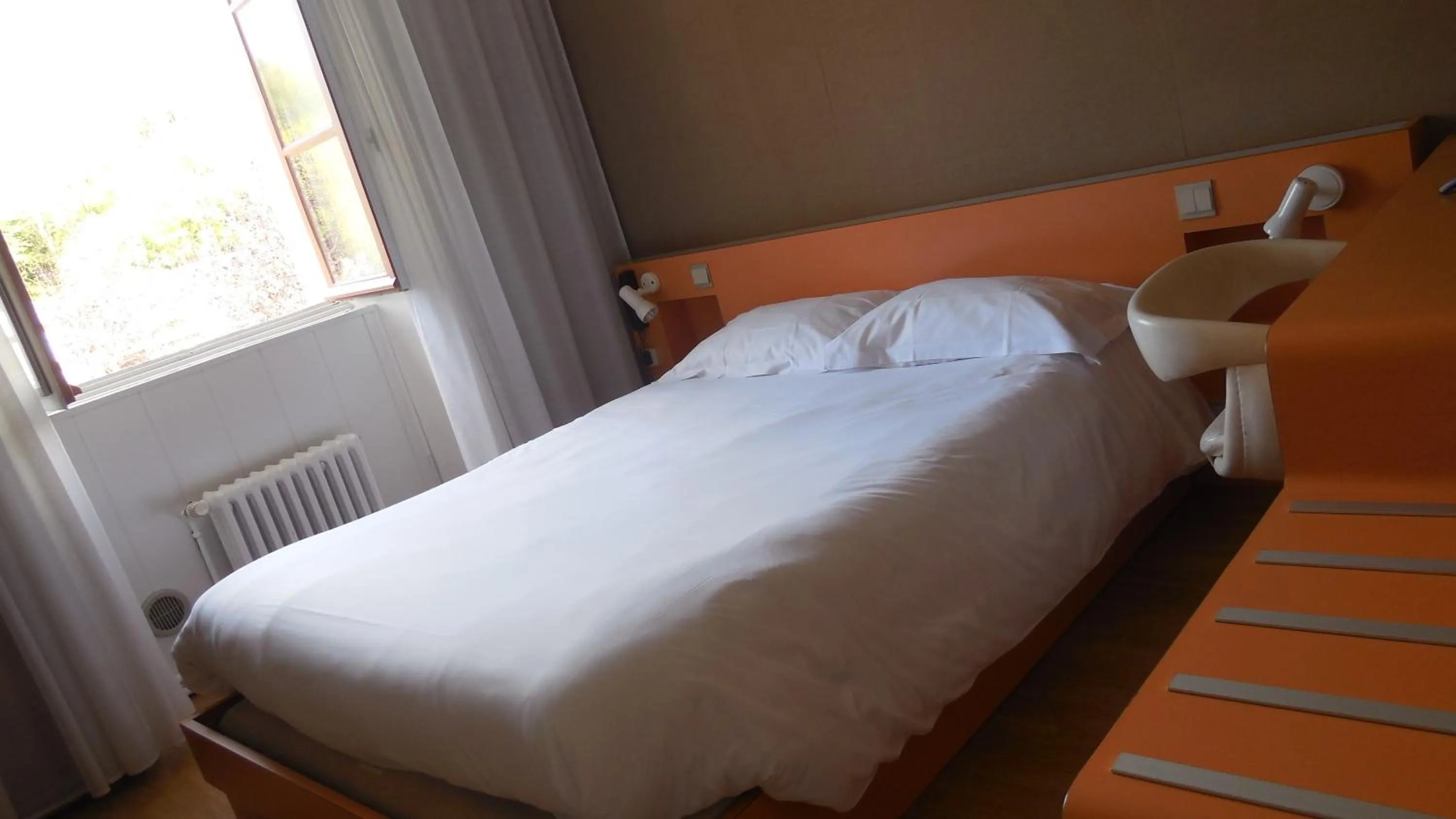 Photo of the whole room, Bed in Logis Hotel Restaurant des Voyageurs