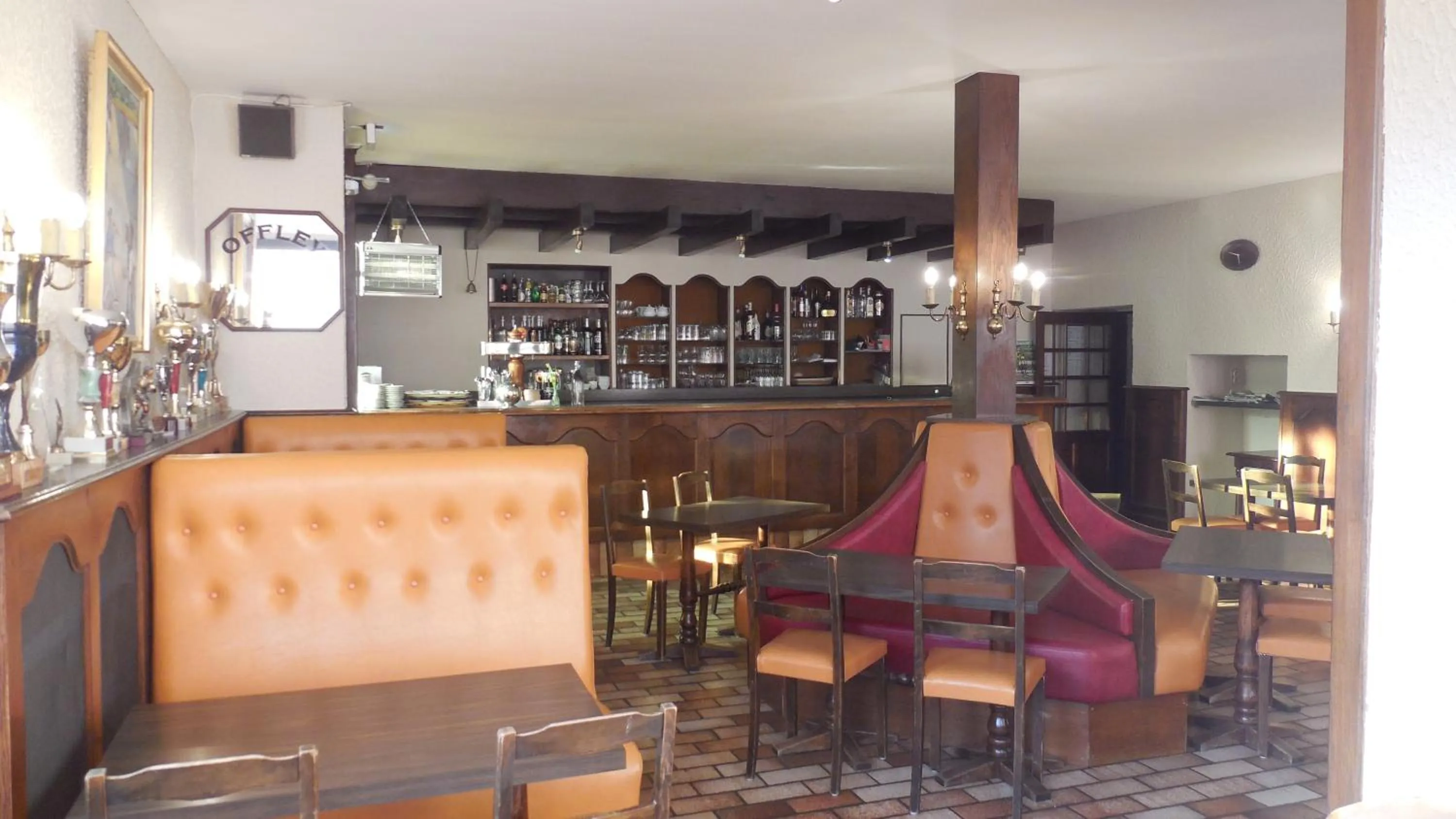 Lounge or bar in Logis Hotel Restaurant des Voyageurs