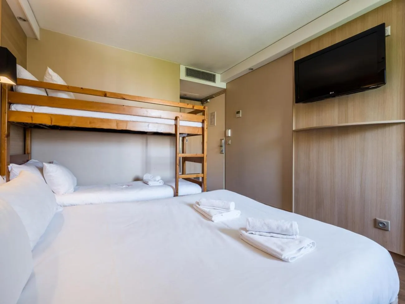 Bed in Hotel Novel Restaurant La Mamma