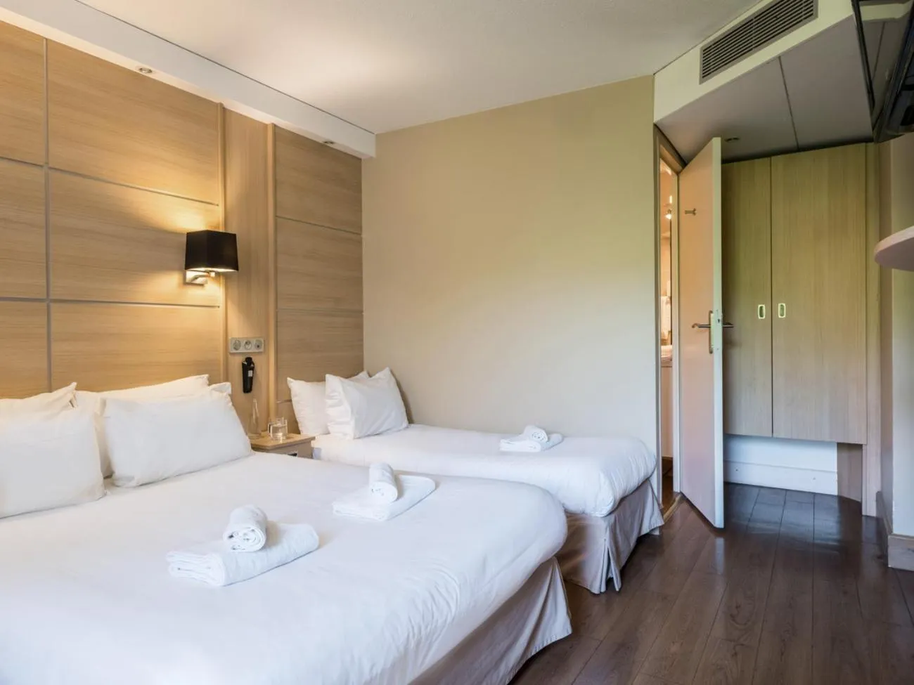 Bed in Hotel Novel Restaurant La Mamma