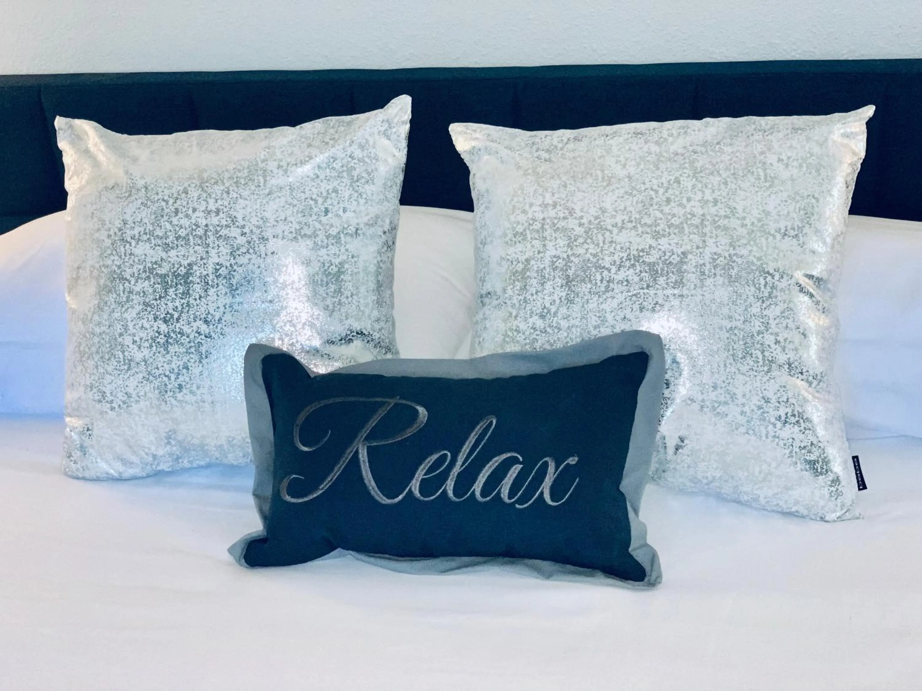 Resort Condo, Private Beach, Balcony with Water Views Bayside Retreat