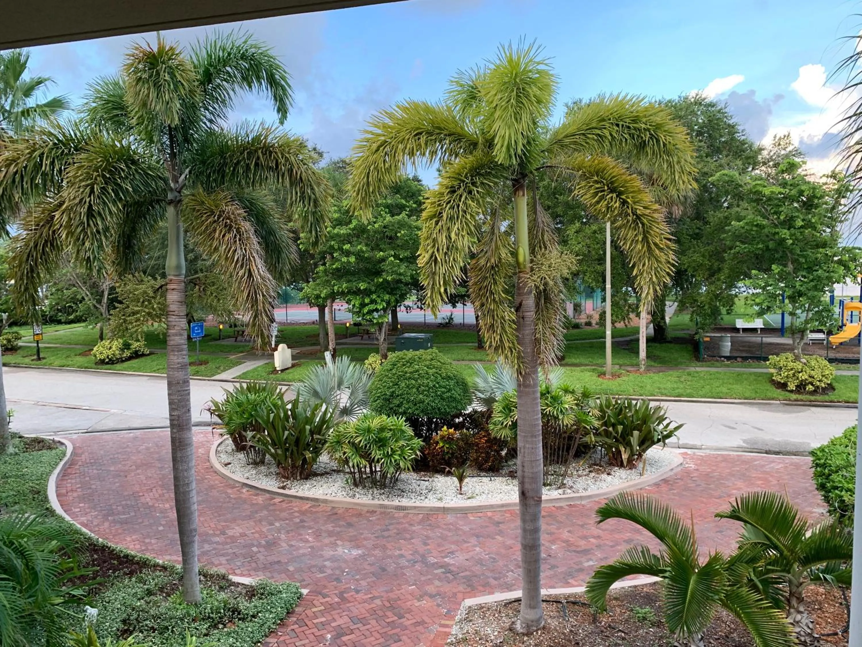 Resort Condo, Private Beach, Balcony with Water Views Bayside Retreat