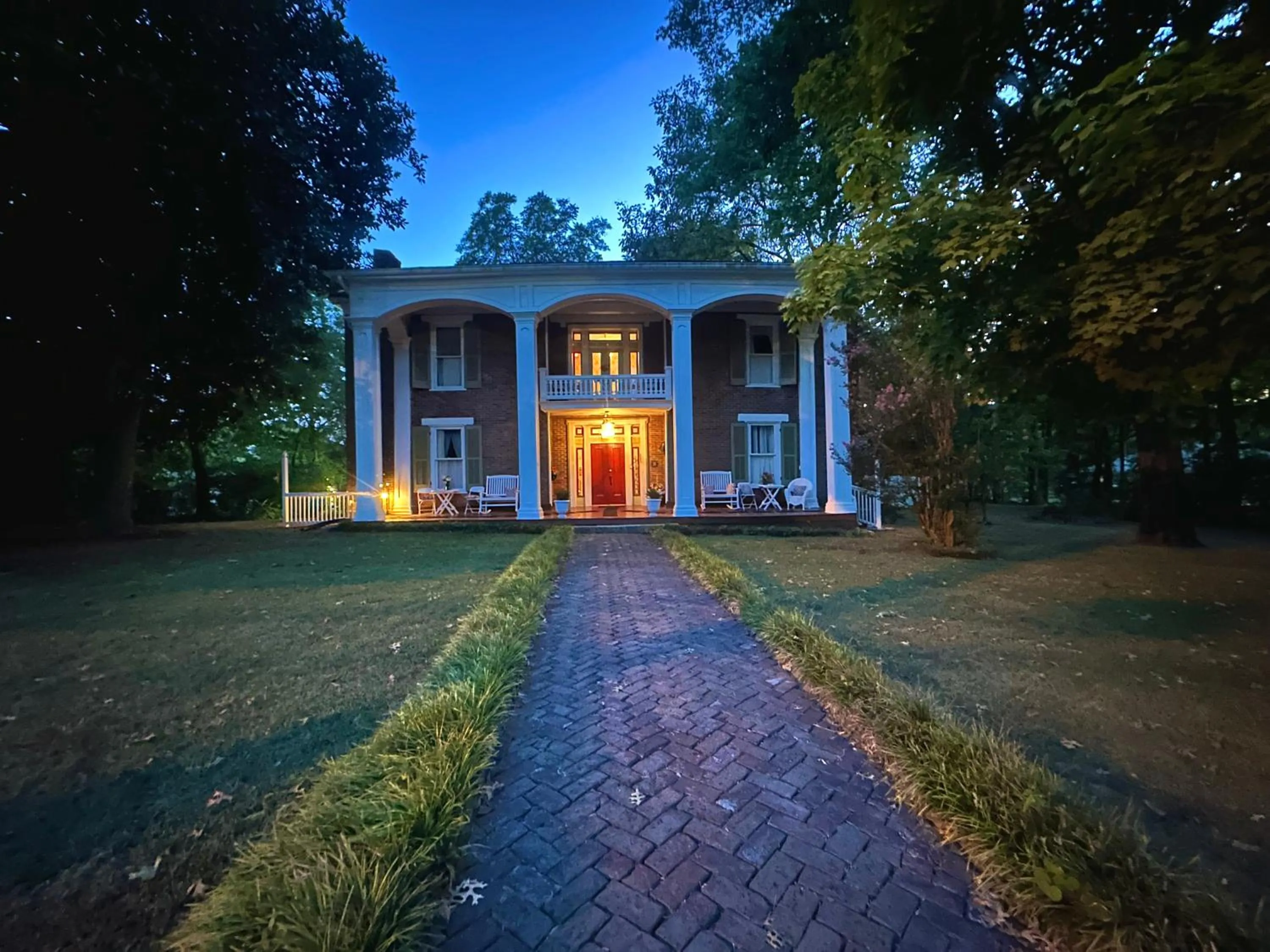 Property building in Belmont Inn