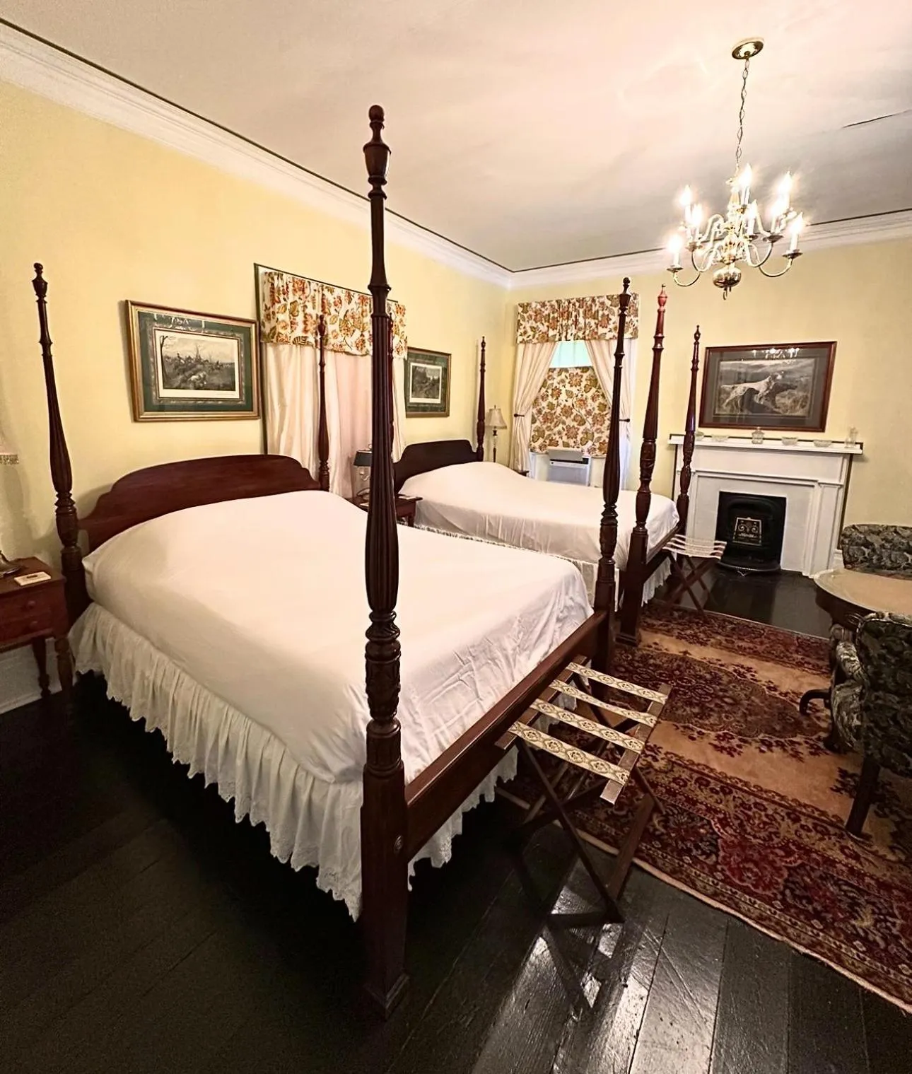 Bedroom, Bed in Belmont Inn