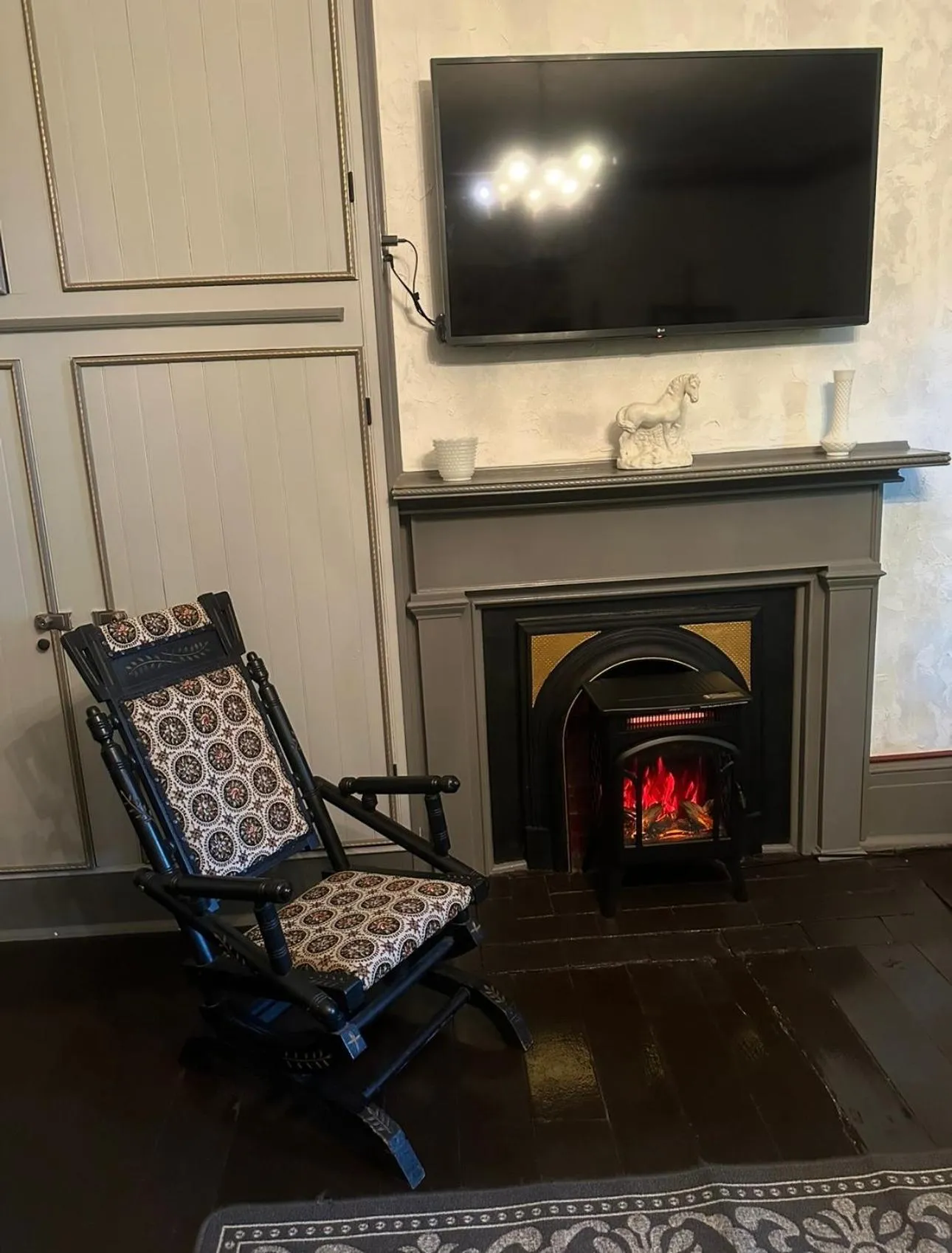 Seating area in Belmont Inn