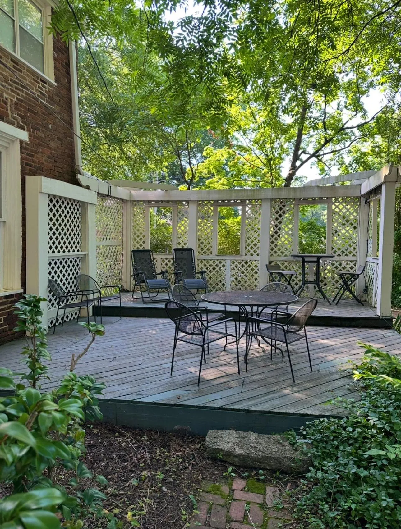 Patio in Belmont Inn