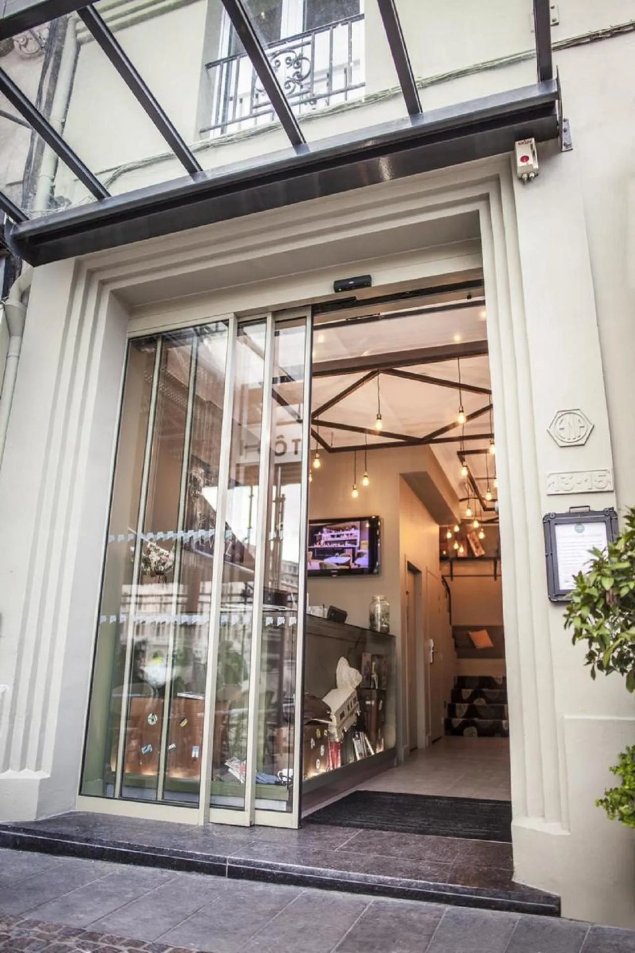 Facade/entrance in La Valiz