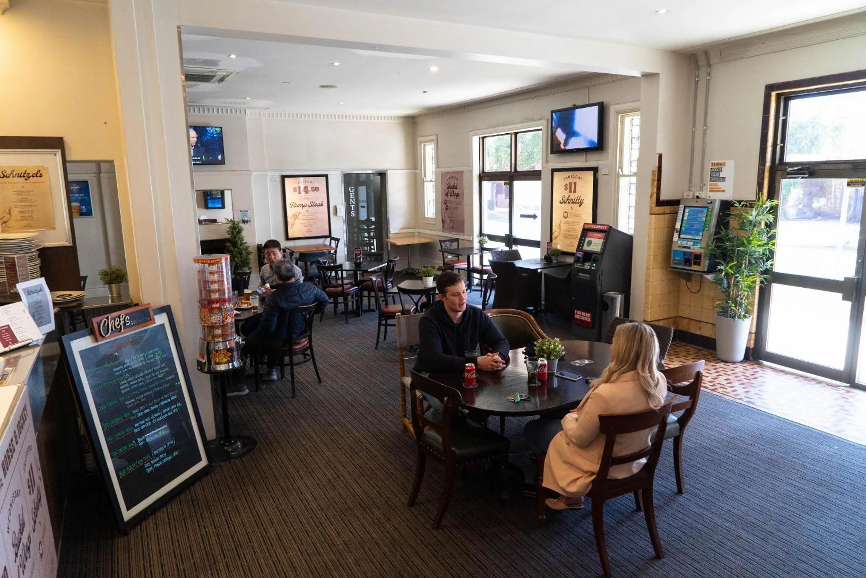 Restaurant/places to eat in Horse and Jockey Hotel Homebush