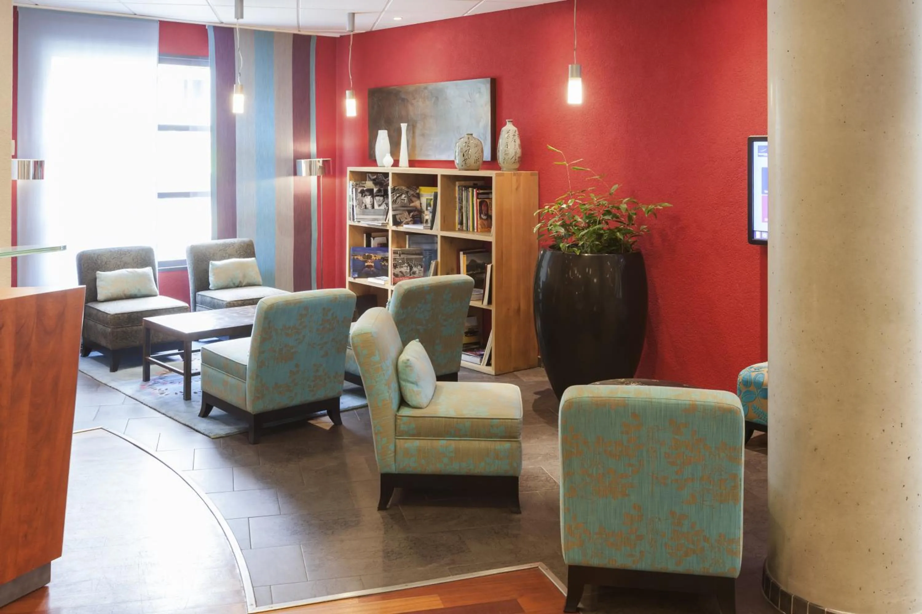 Library in Novotel Suites Nancy Centre