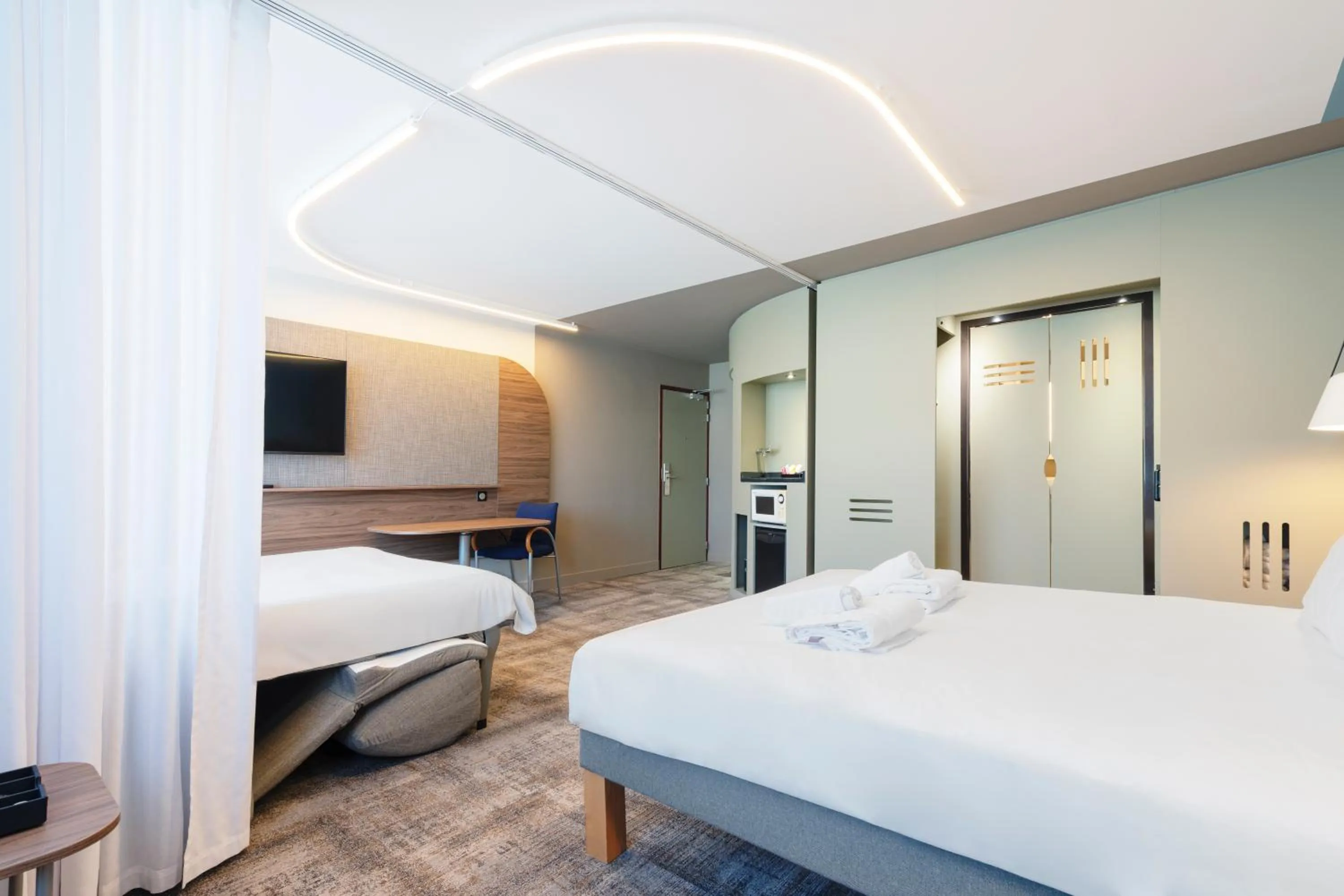 Bed in Novotel Suites Nancy Centre