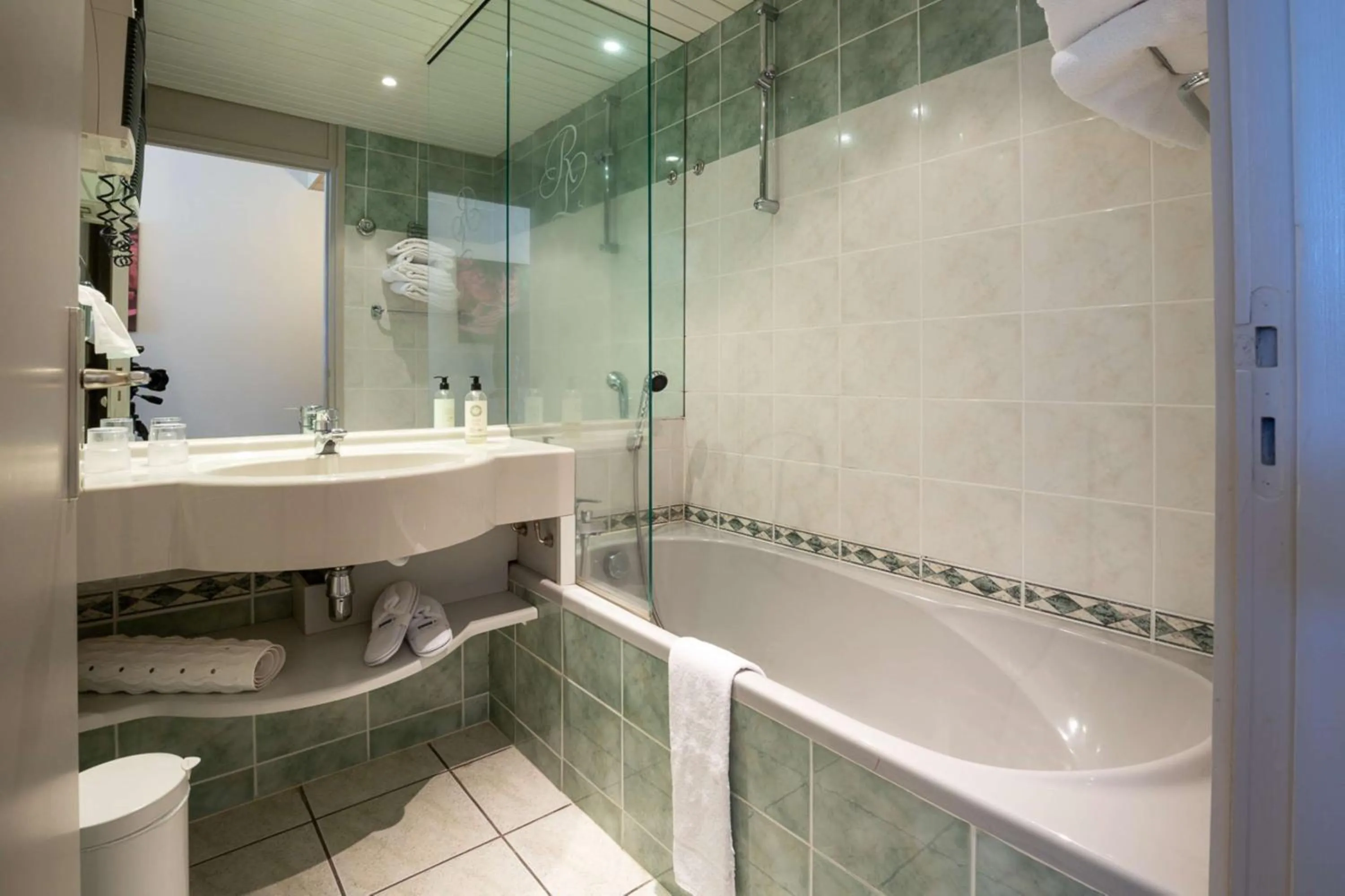 Bathroom in Best Western Le Relais de Laguiole Hôtel & Spa