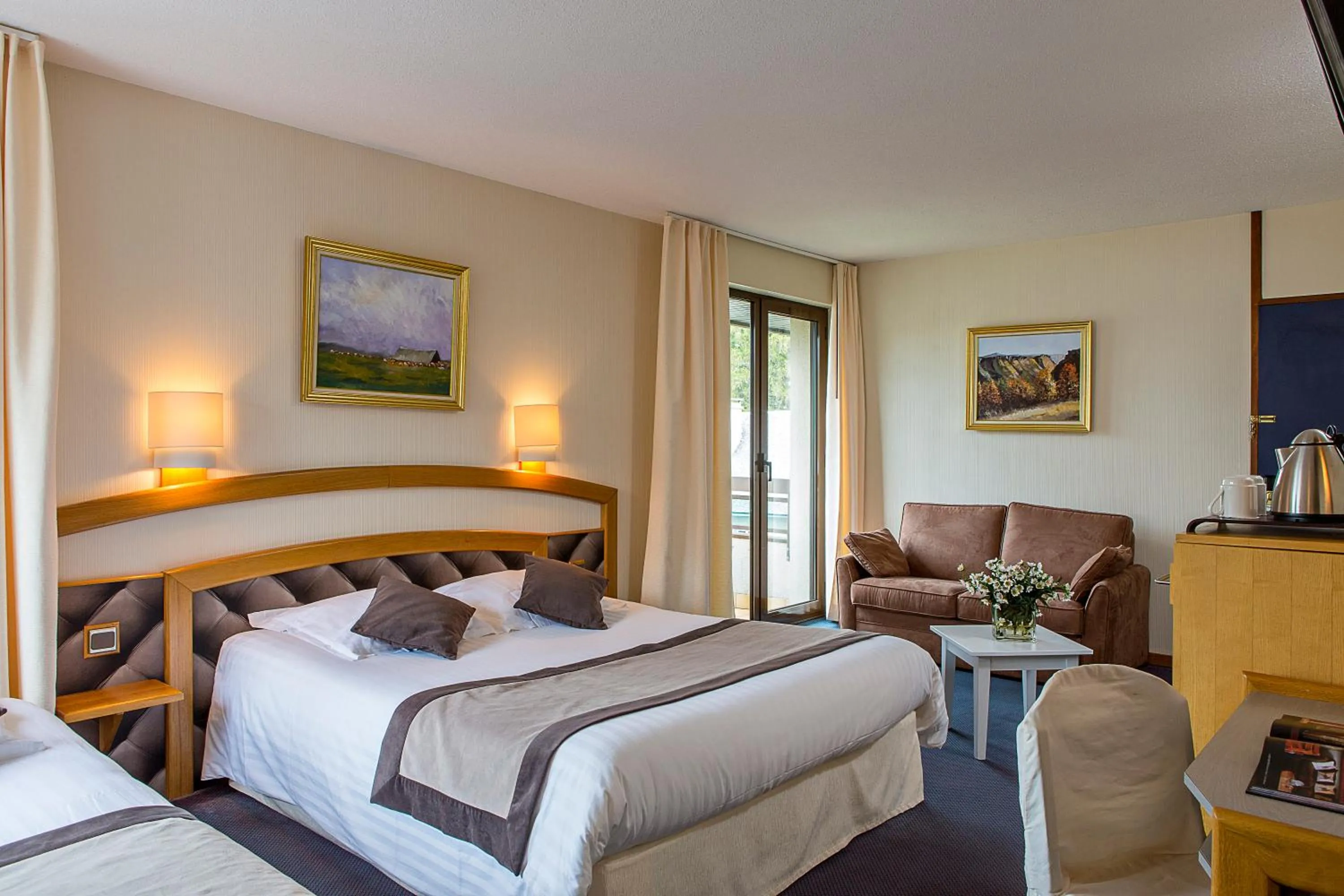 Bedroom, Bed in Best Western Le Relais de Laguiole Hôtel & Spa