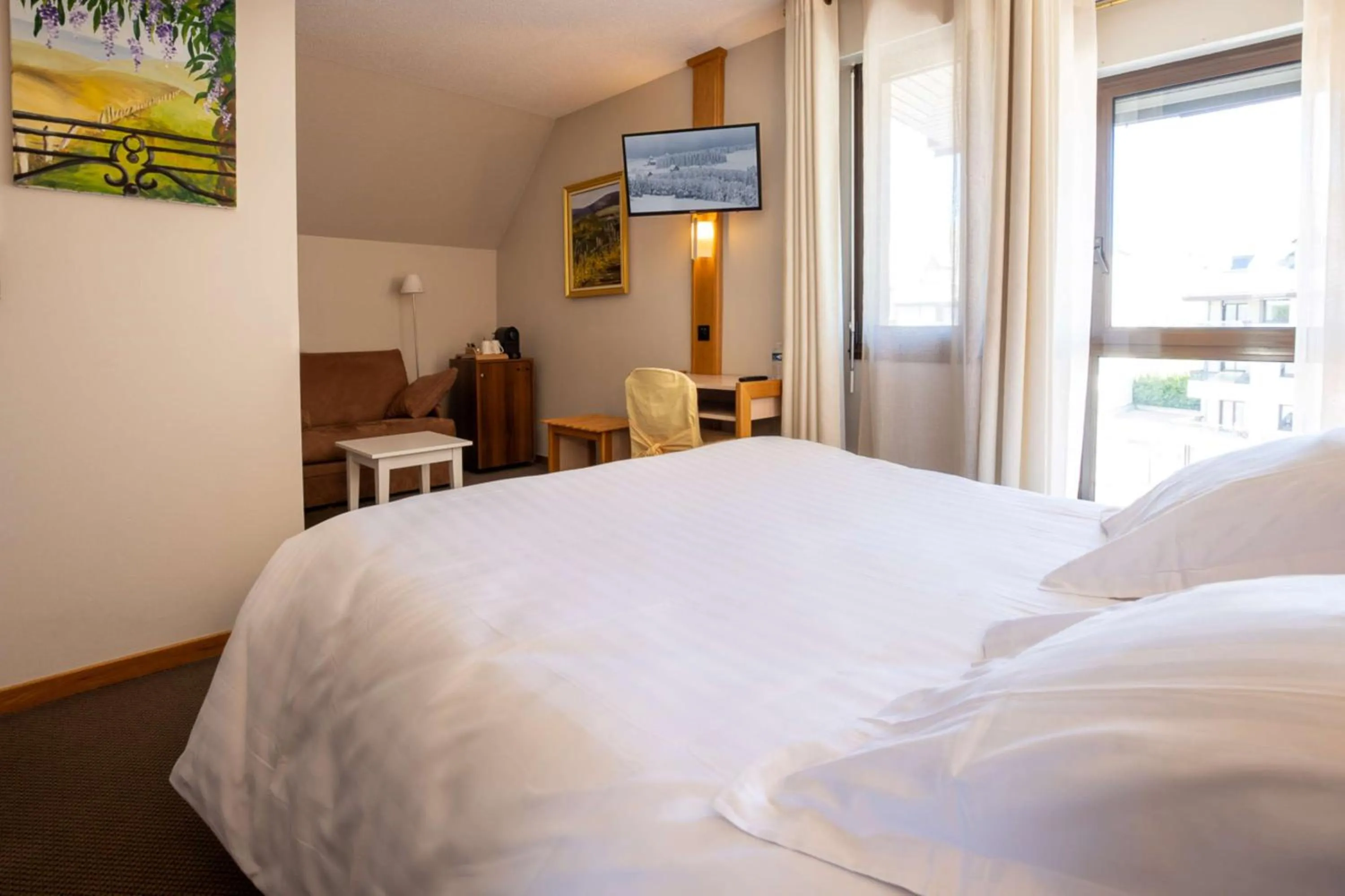 Living room, Bed in Best Western Le Relais de Laguiole Hôtel & Spa