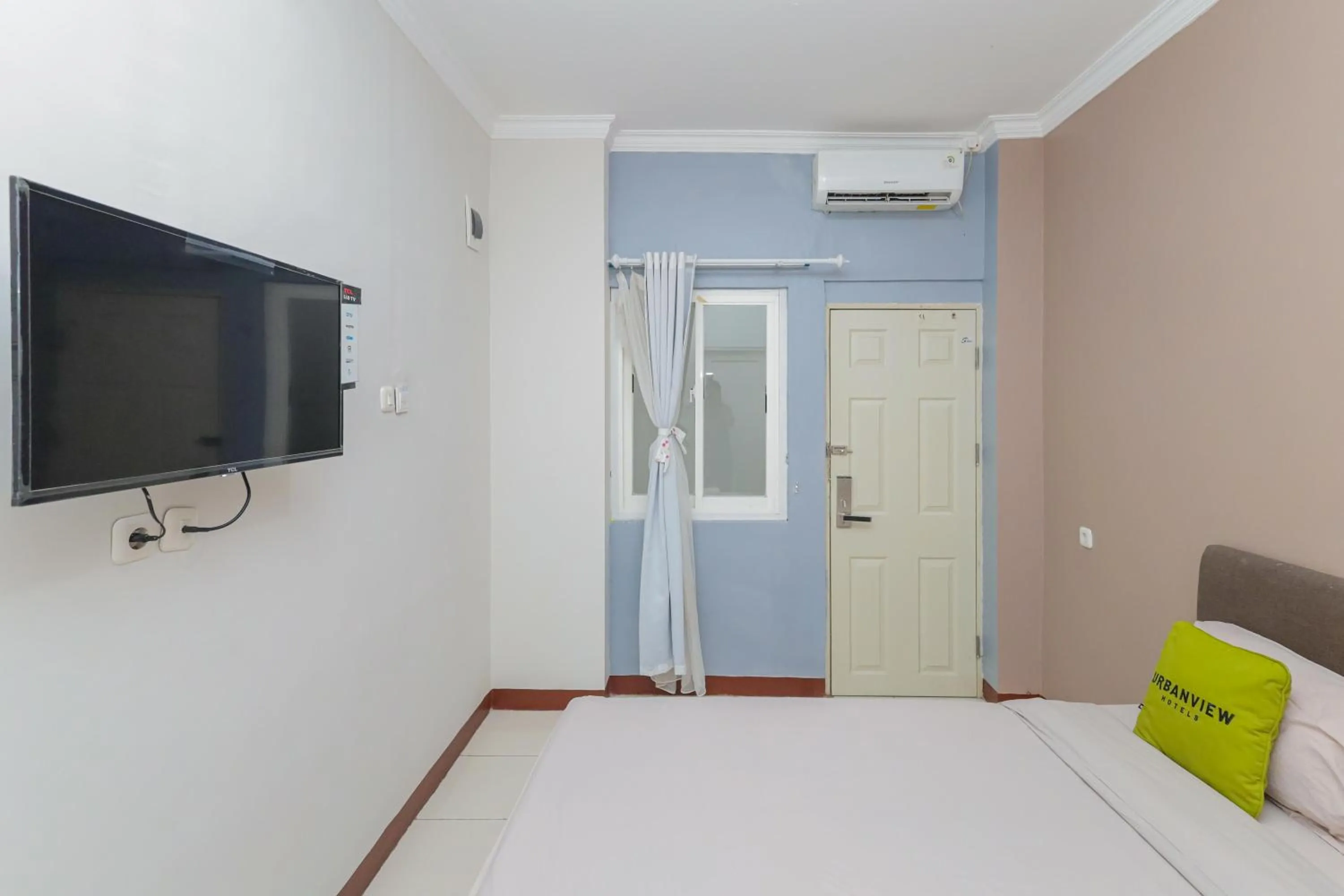 Bedroom in Urbanview Hotel Syariah Near Gelora Delta Sidoarjo