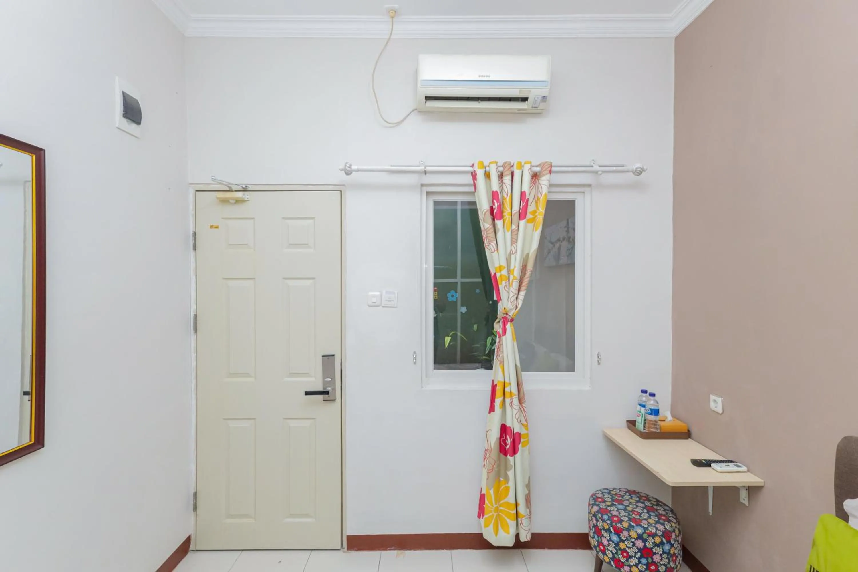 Bedroom in Urbanview Hotel Syariah Near Gelora Delta Sidoarjo