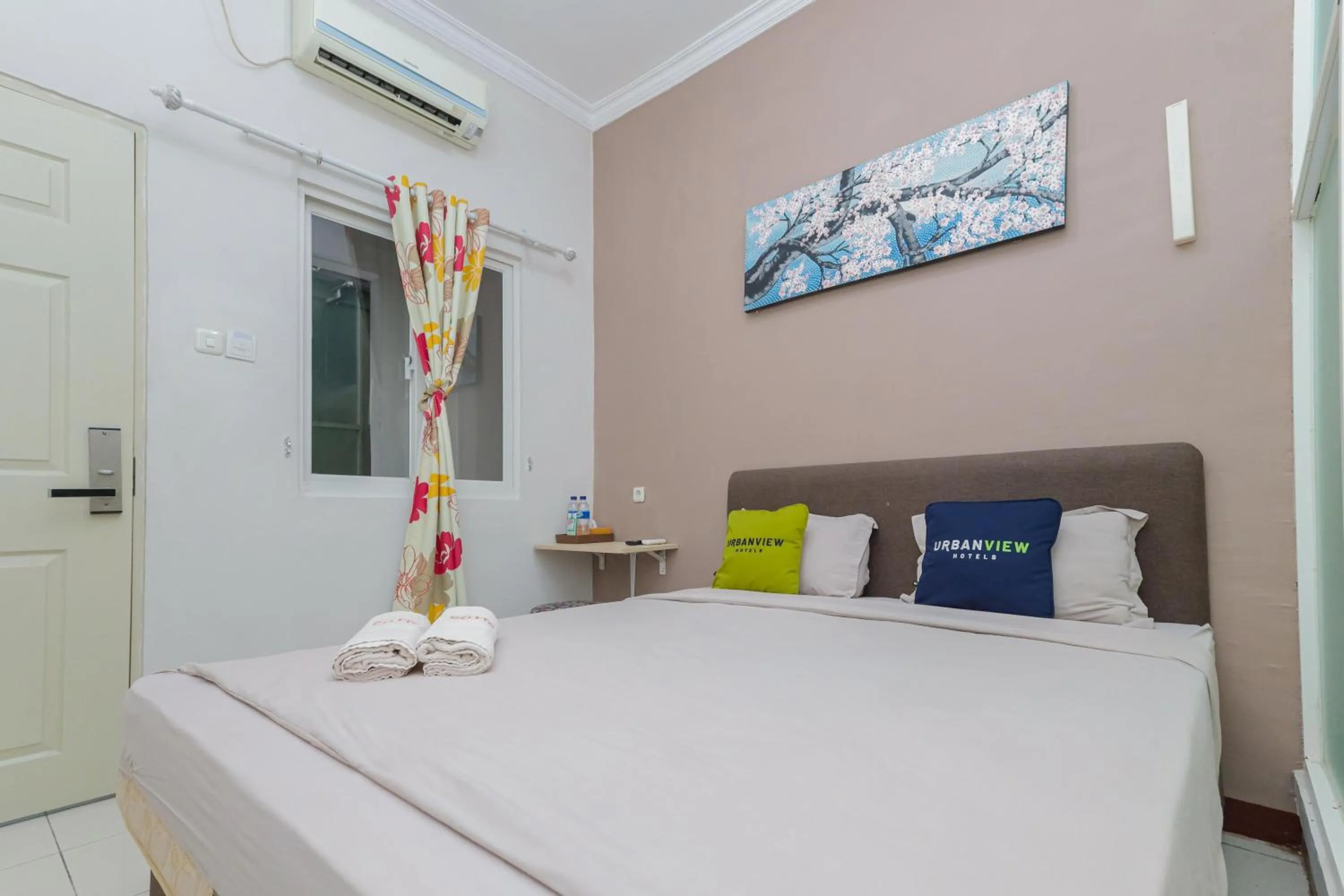 Bedroom, Bed in Urbanview Hotel Syariah Near Gelora Delta Sidoarjo