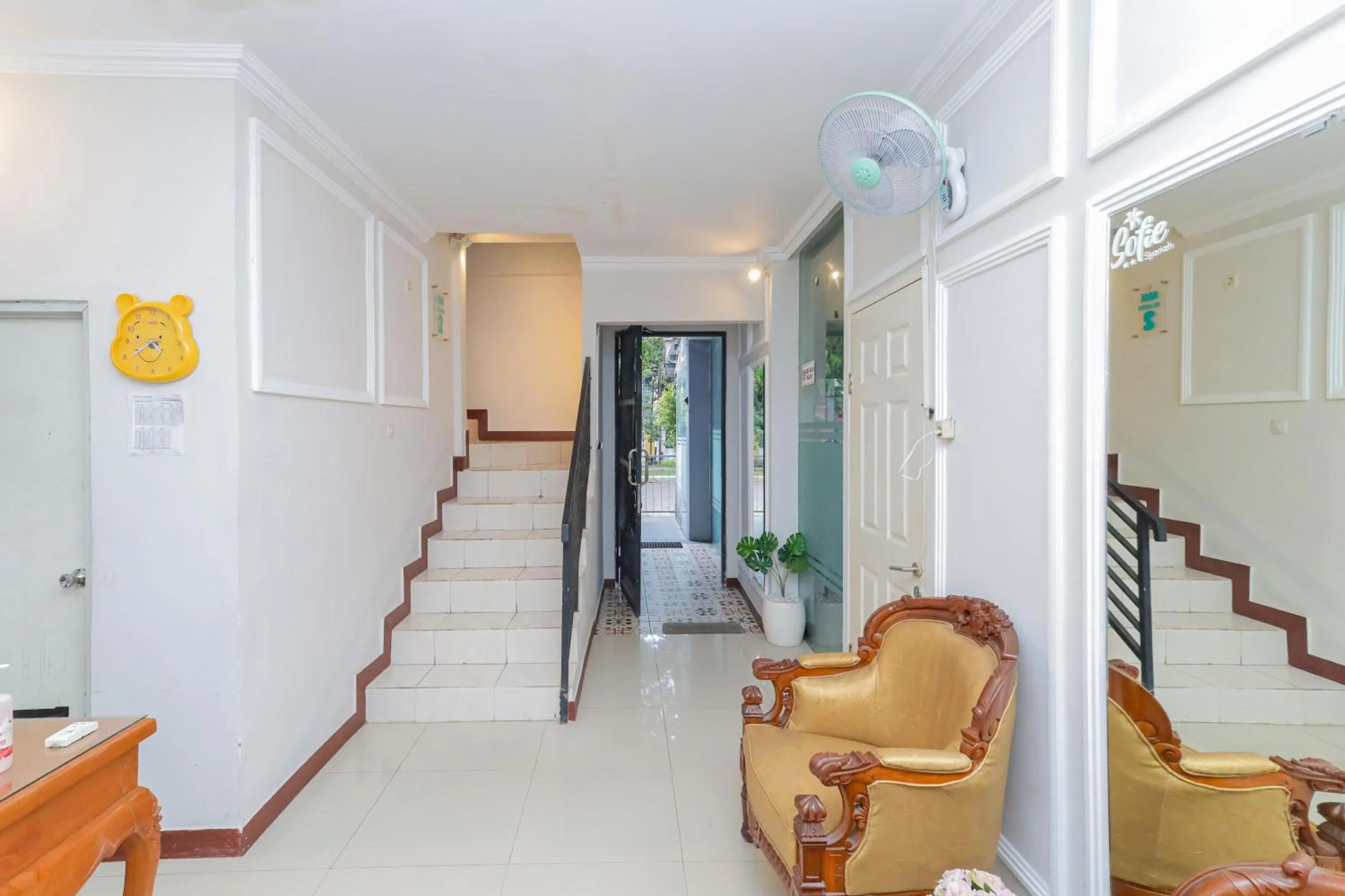 Lobby or reception in Urbanview Hotel Syariah Near Gelora Delta Sidoarjo