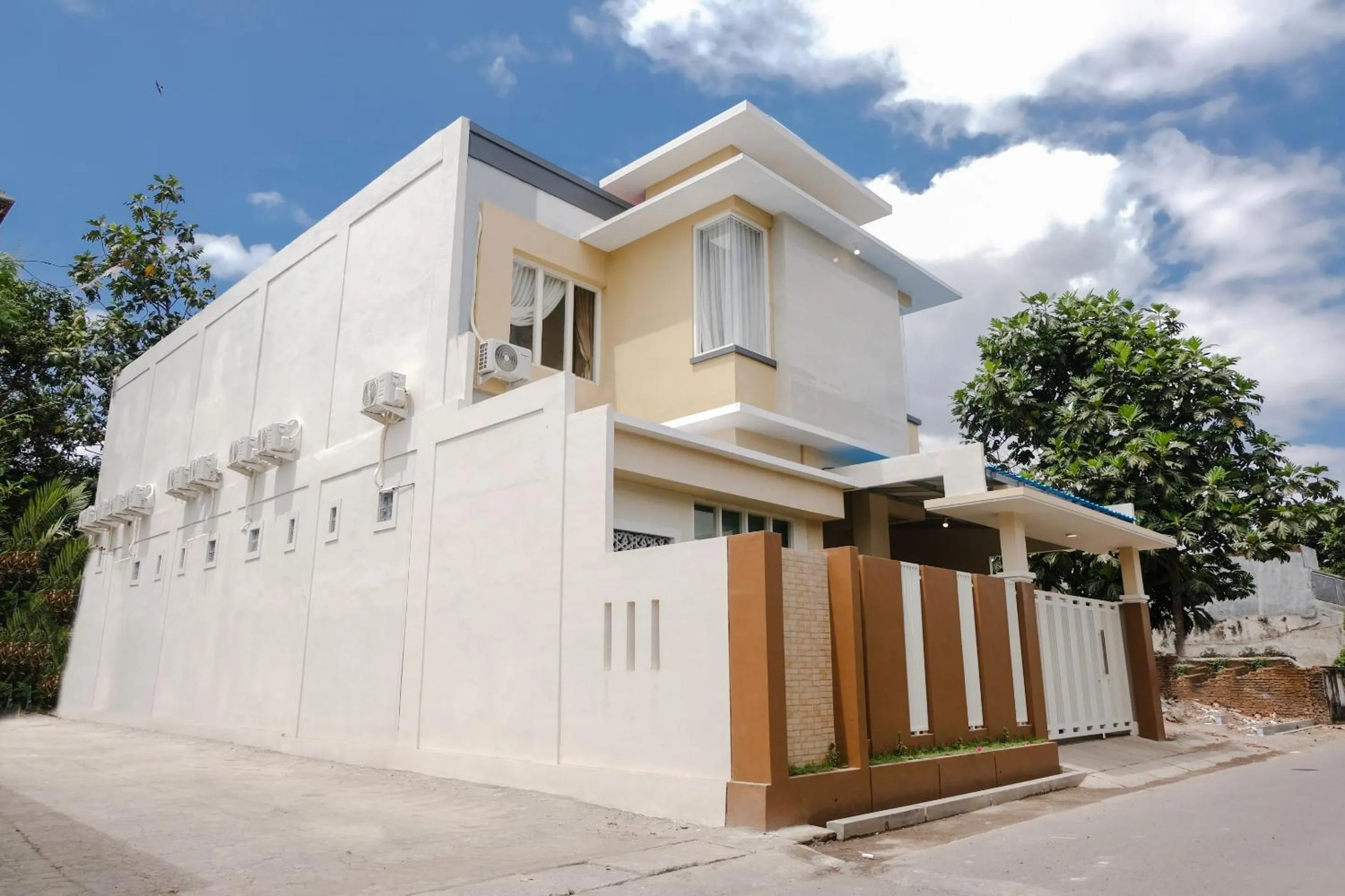 Facade/entrance in Hotel O Antosa Family Residence