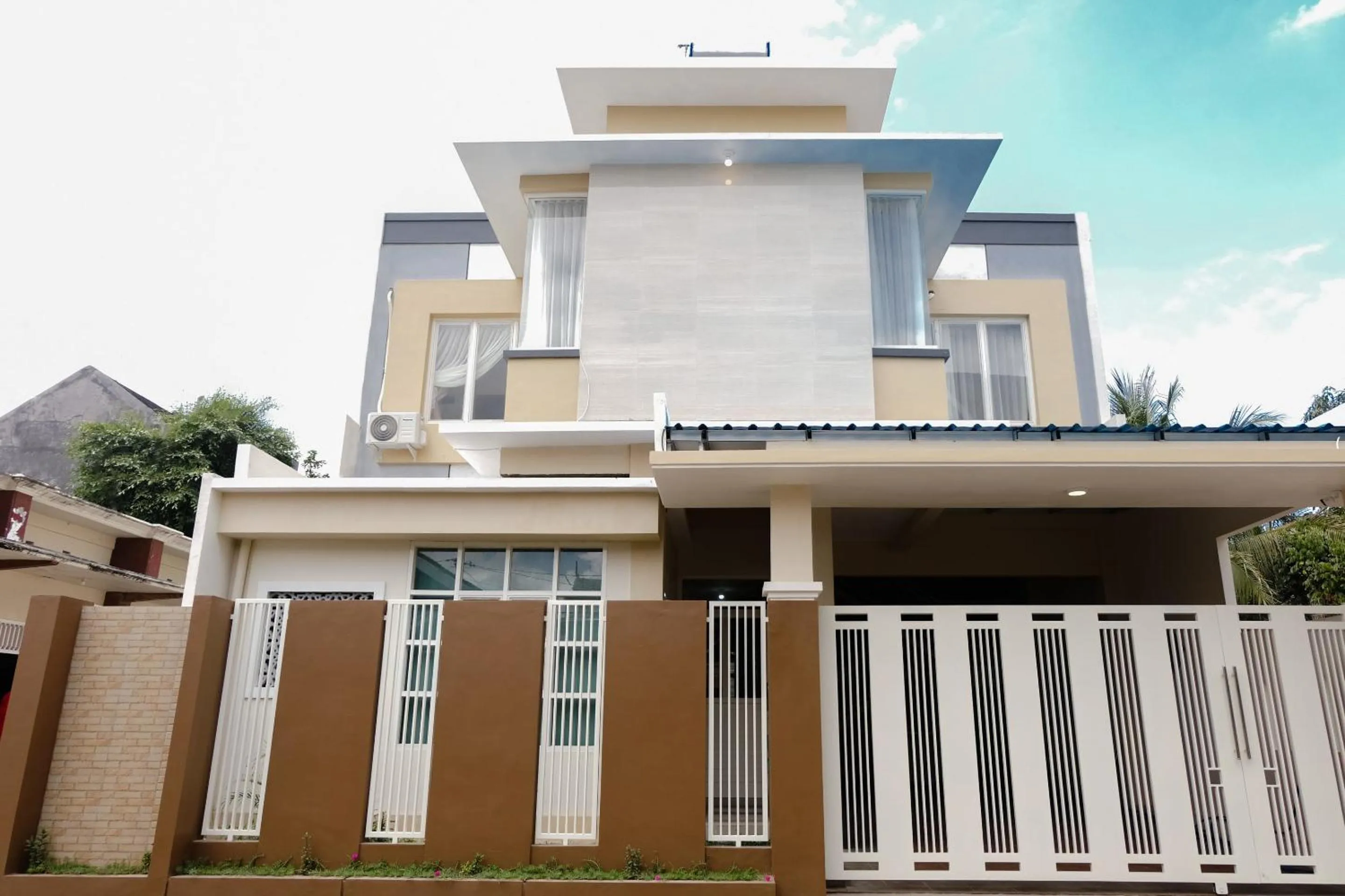 Facade/entrance in Hotel O Antosa Family Residence