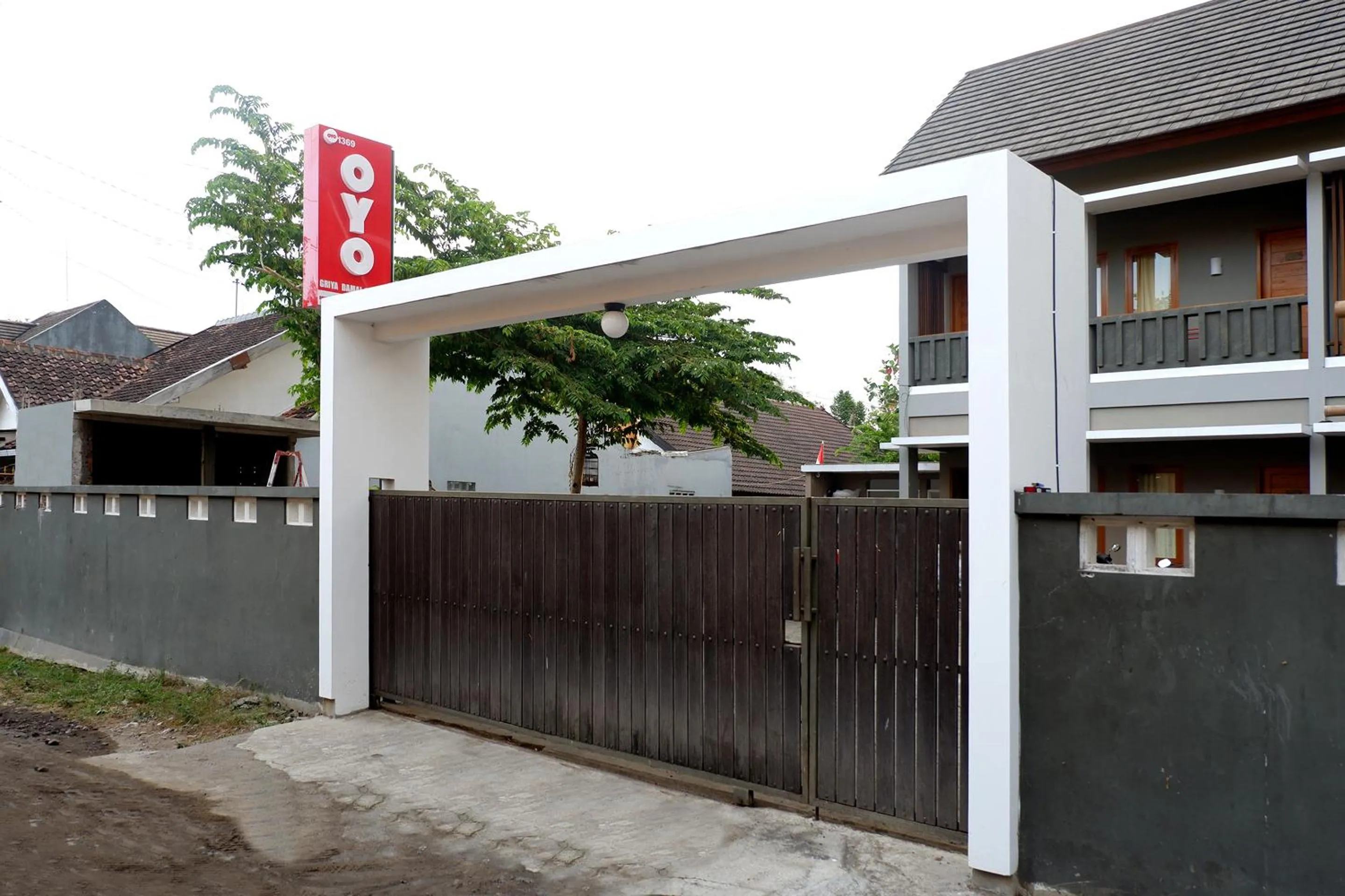 Facade/entrance in Griya Damai Syariah Yogyakarta Mitra RedDoorz