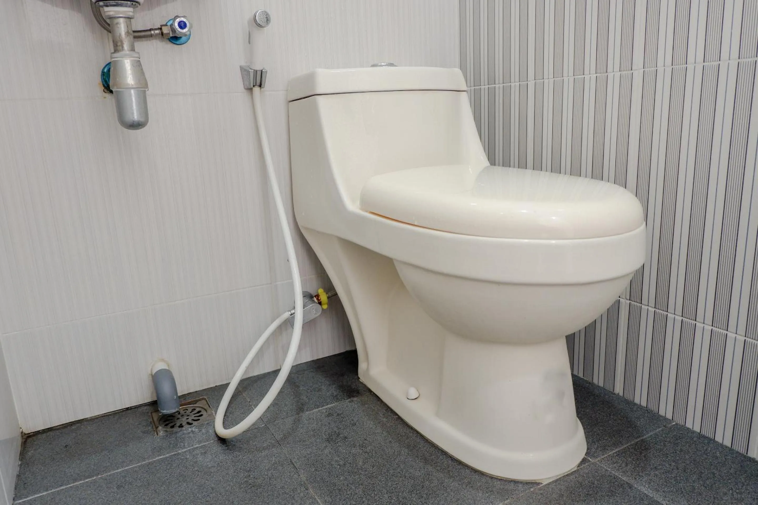 Bathroom in Capital O 1176 J3 Residence Syariah