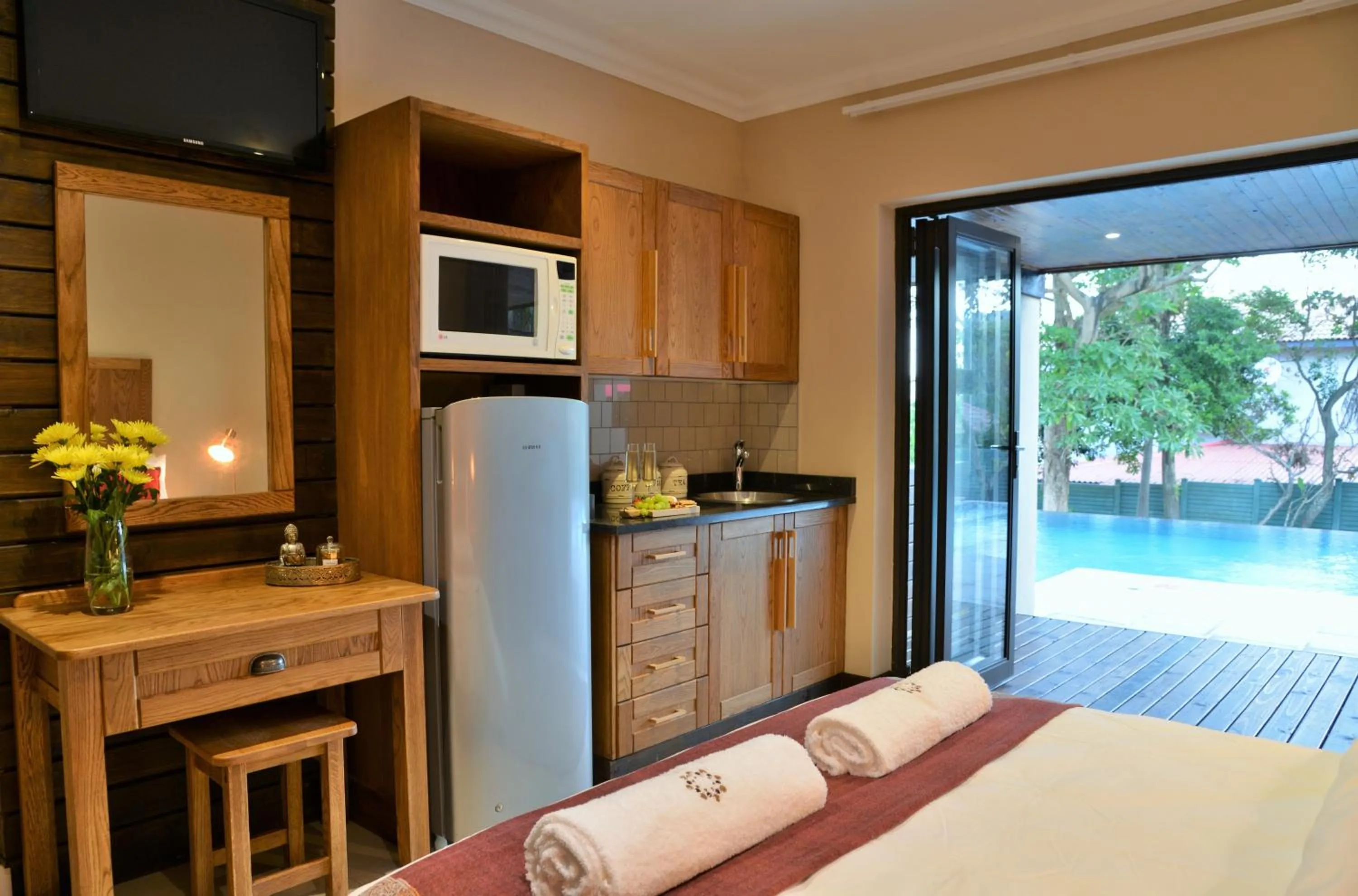 View (from property/room), Bed in La Perle