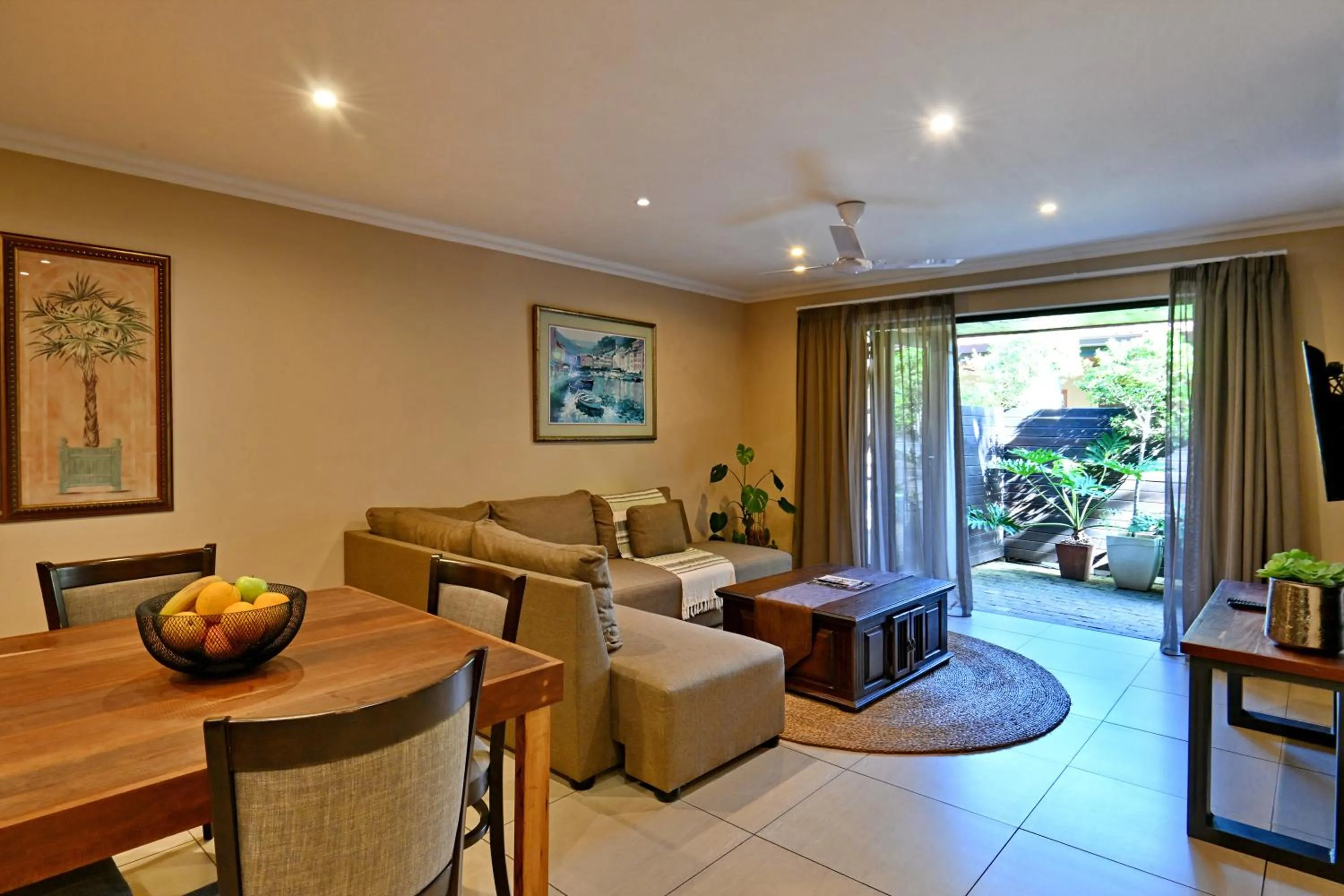 Photo of the whole room in La Perle