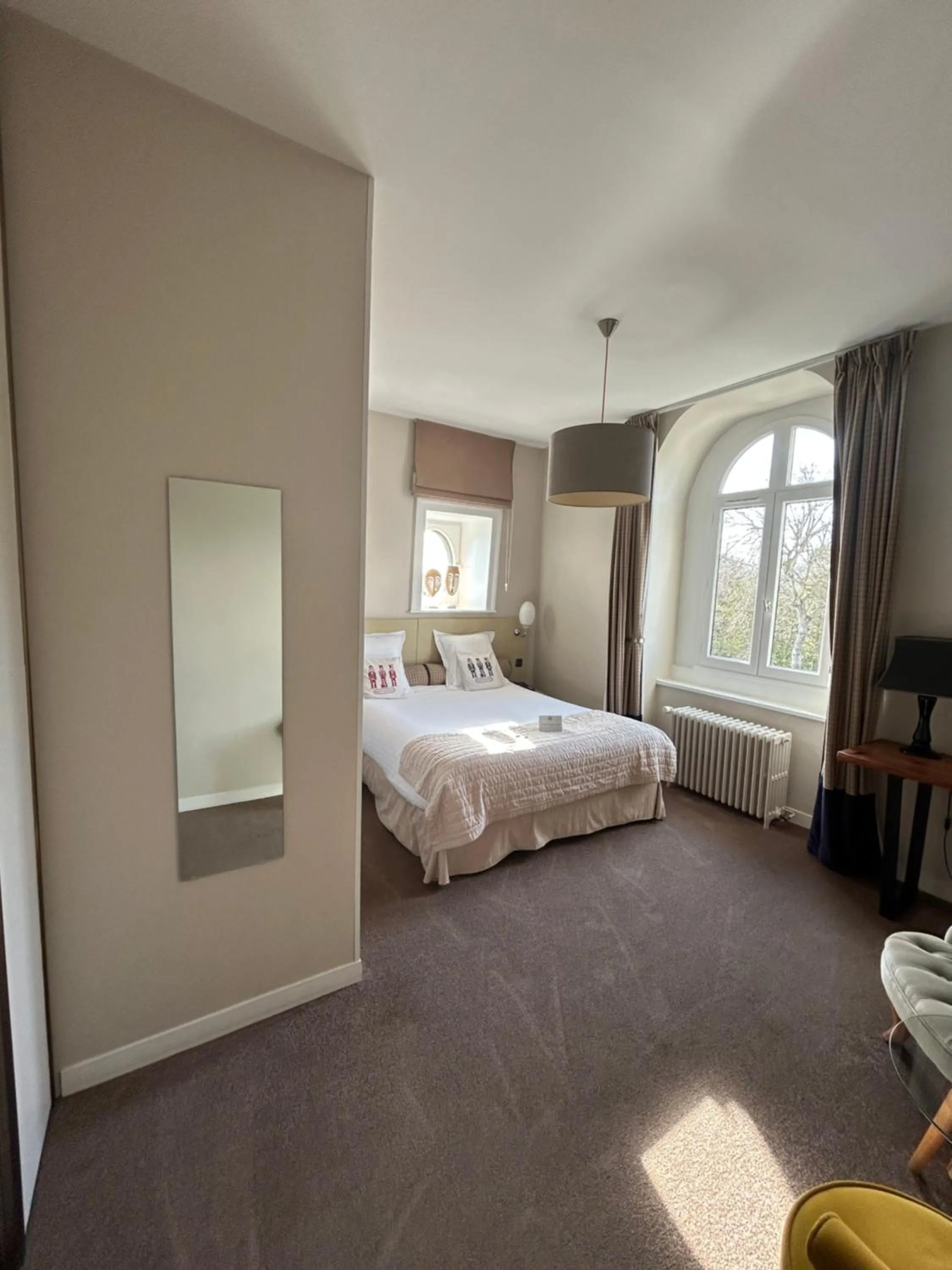 Photo of the whole room, Bed in L'Hôtel Particulier Ascott