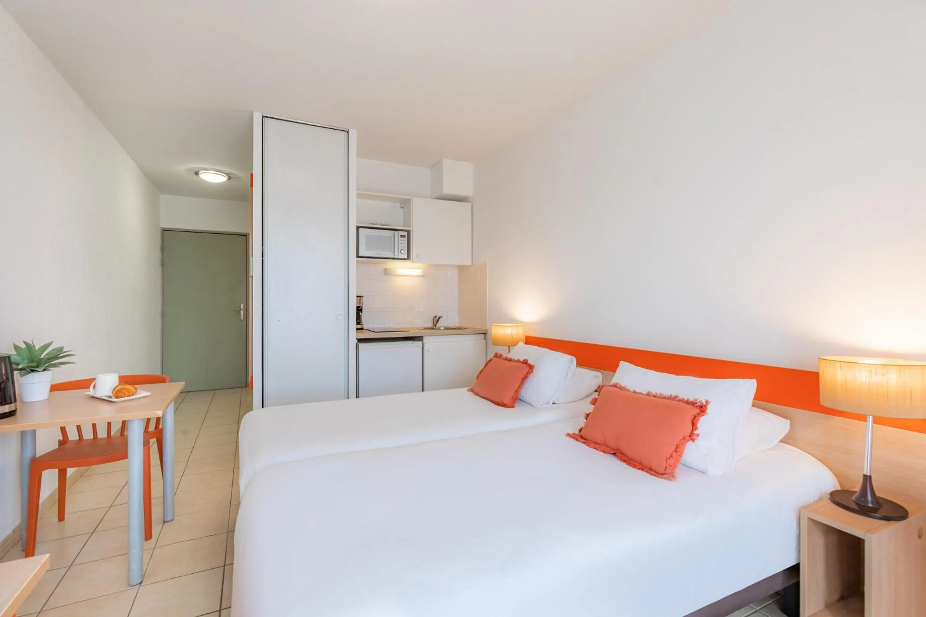 Bed in Appart'City Classic Aix-en-Provence - La Duranne