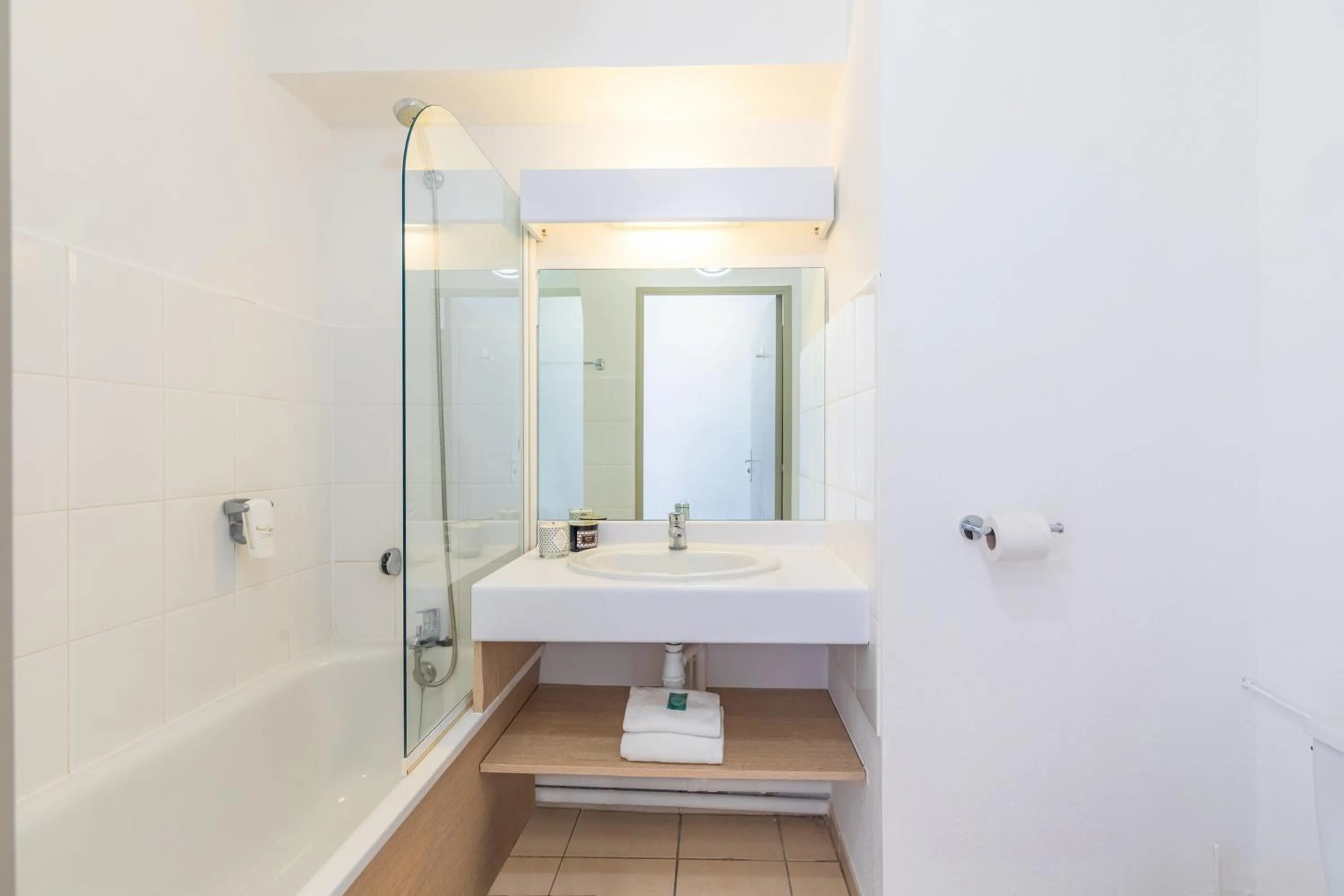 Bathroom in Appart'City Classic Aix-en-Provence - La Duranne